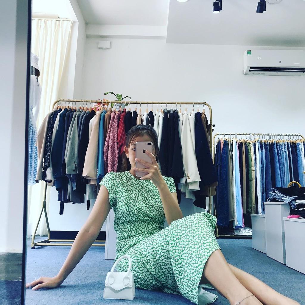 Đầm hoa bi xanh hở lưng phía sau phong cách hàn Quốc