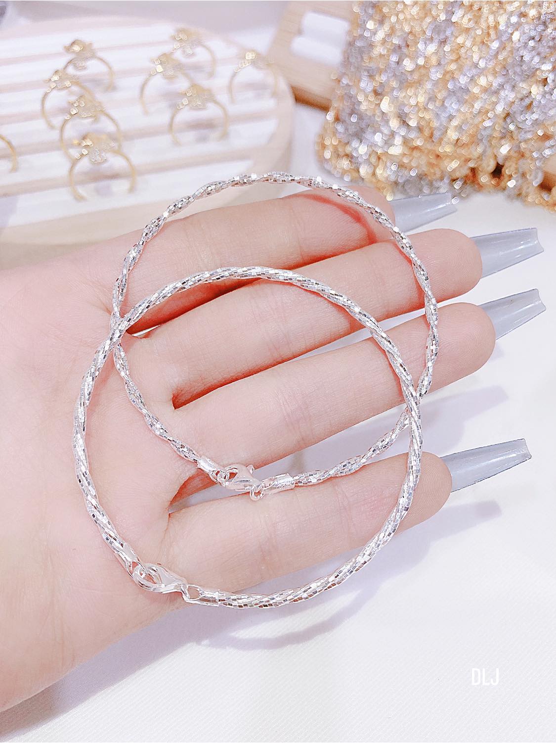Vòng tay bạc xỏ charm dày dặn