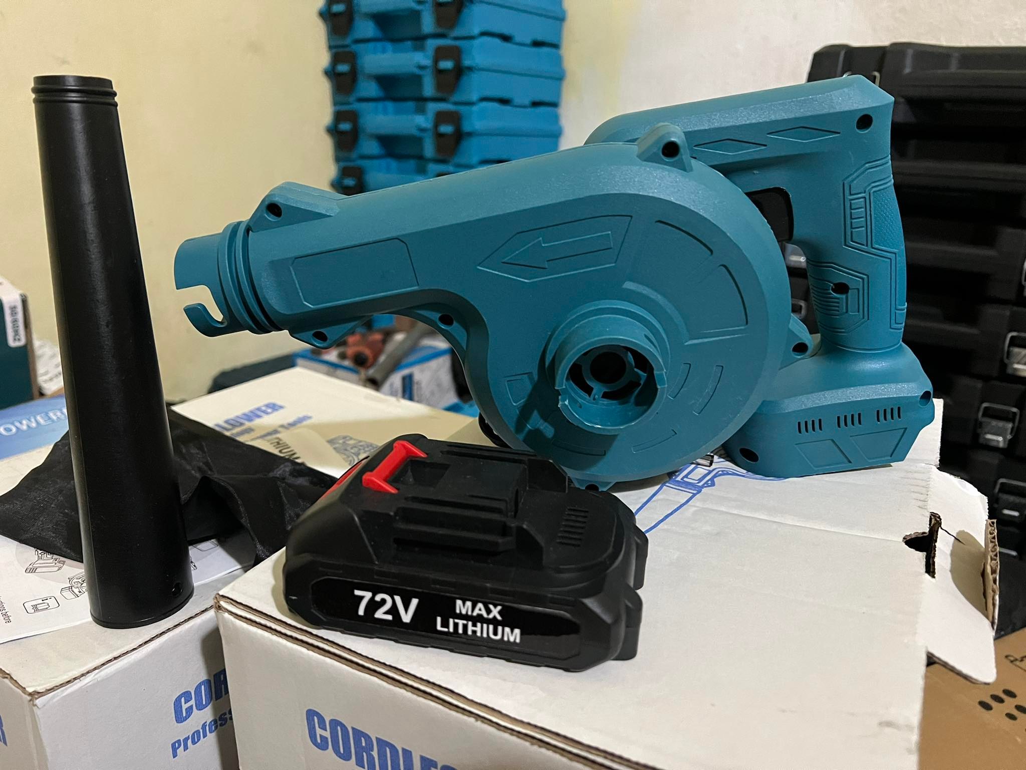 Máy thổi bụi DÙNG PIN LITHIUM -72V máy dùng pin không dùng dây điện sử dụng mọi lúc mọi nơi, CÔNG XUẤT 1800W cực mạnh thổi bay bụi bẩn lá cây