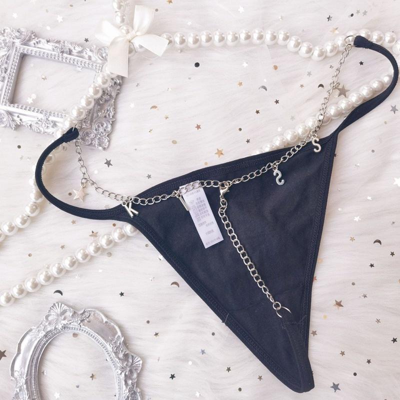 QL-T4 Quần Lót Phối Dây Kim Loại Gắn Chữ KISS Nổi Bật Cá Tính - Lọt Khe Sexy Cho Nữ