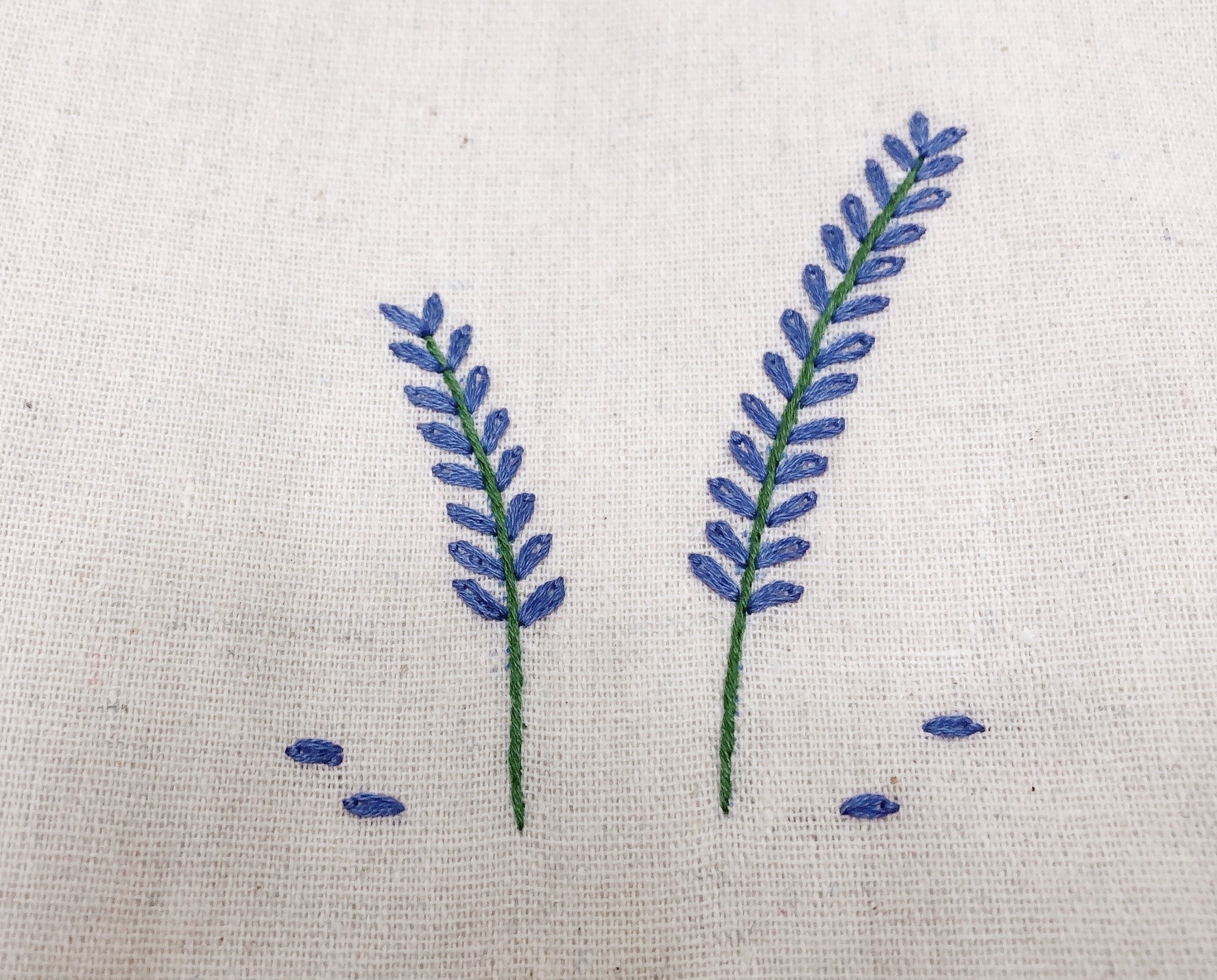 Túi đựng mỹ phẩm thêu tay - Lavender