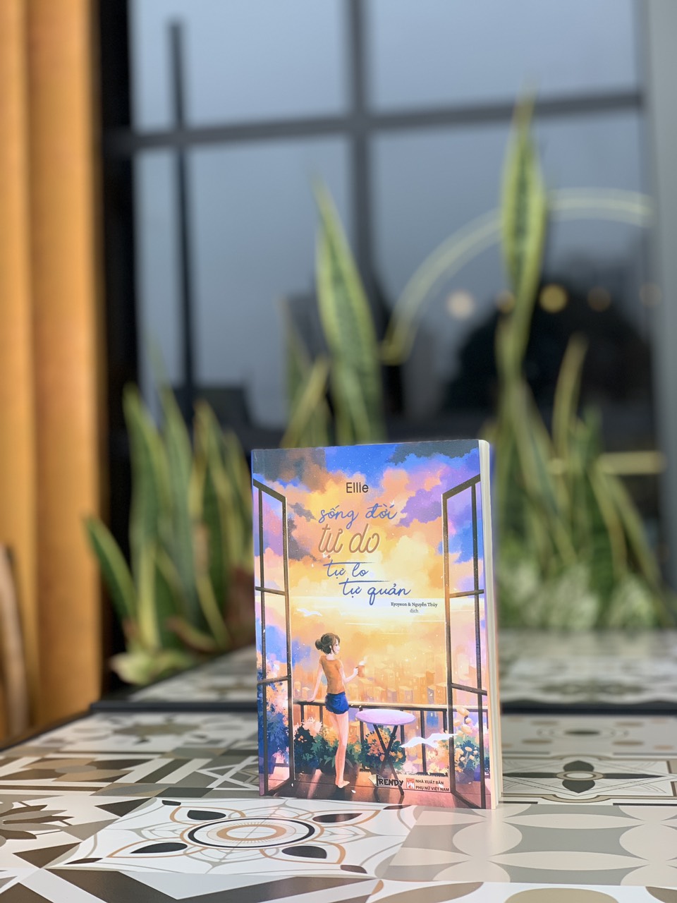 Sách - Sống Đời Tự Do, Tự Lo Tự Quản - Ellie - Books Trendy - Phuc Minh Books