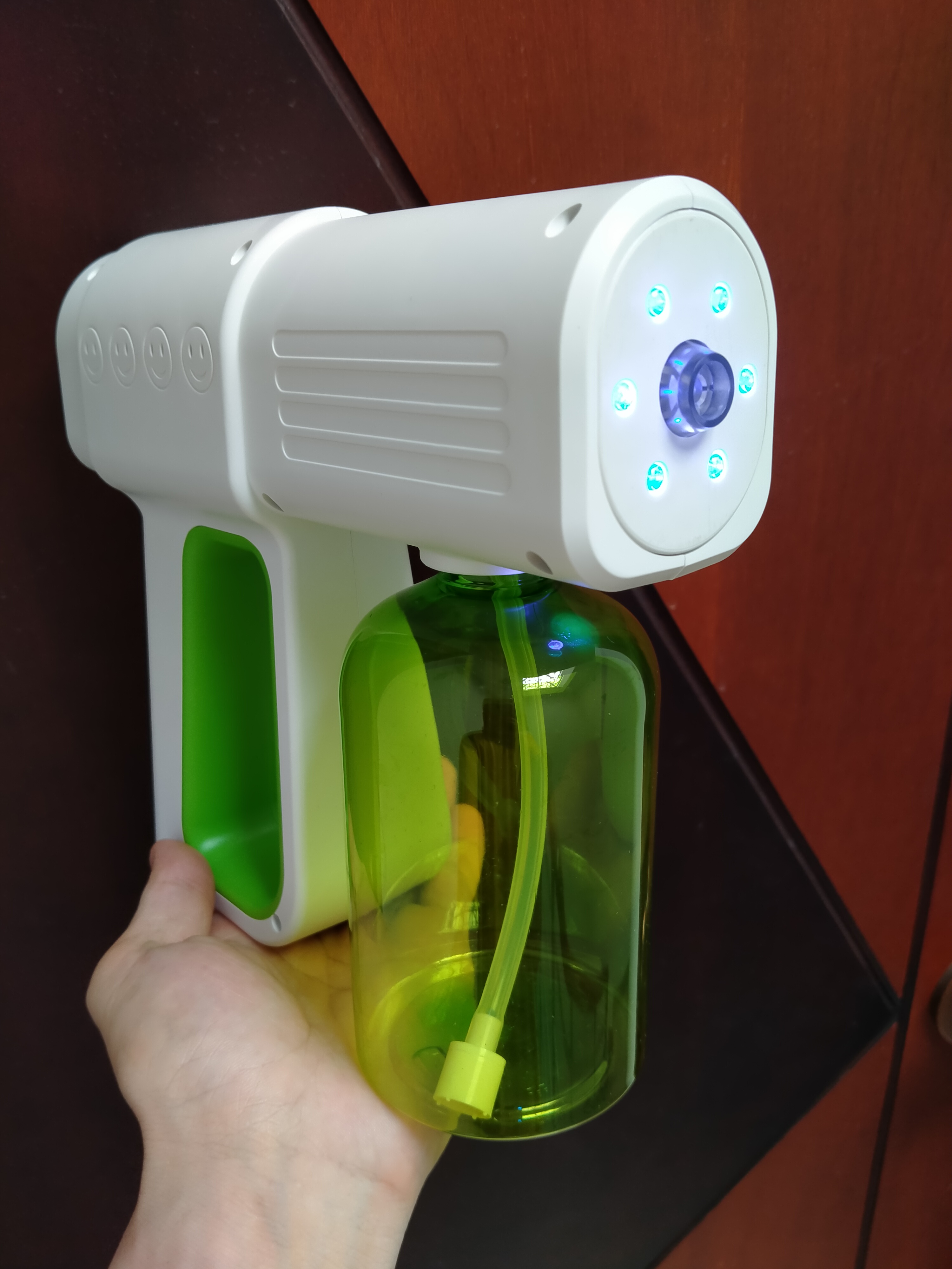 Máy khử khuẩn uv kết hợp dugn dịch sát trùng nano
