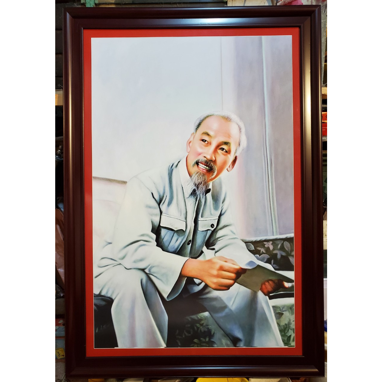 TRANH IN DẦU- BÁC HỒ NGỒI ĐỌC BÁO 
