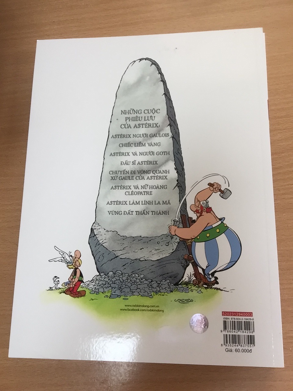 ASTÉRIX - CHUYẾN ĐI VÒNG QUANH XỨ GAULE CỦA ASTÉRIX