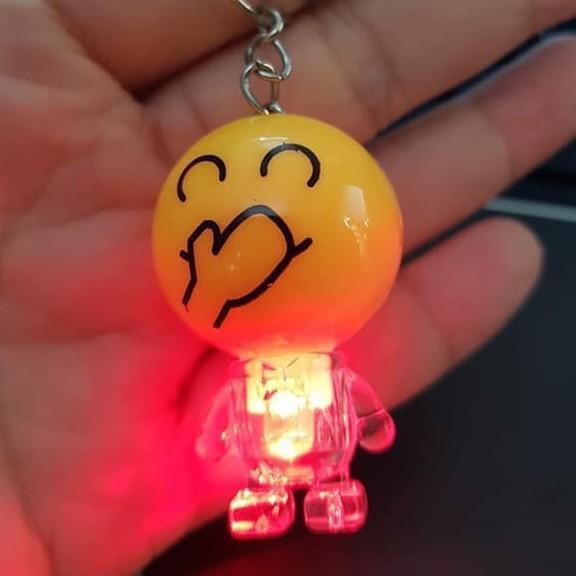Móc khóa mặt cười Emoji có đèn phát sáng-Móc khóa mặt cười Emoji có đèn phát sáng-Móc khóa mặt cười Emoji có đèn phát sá