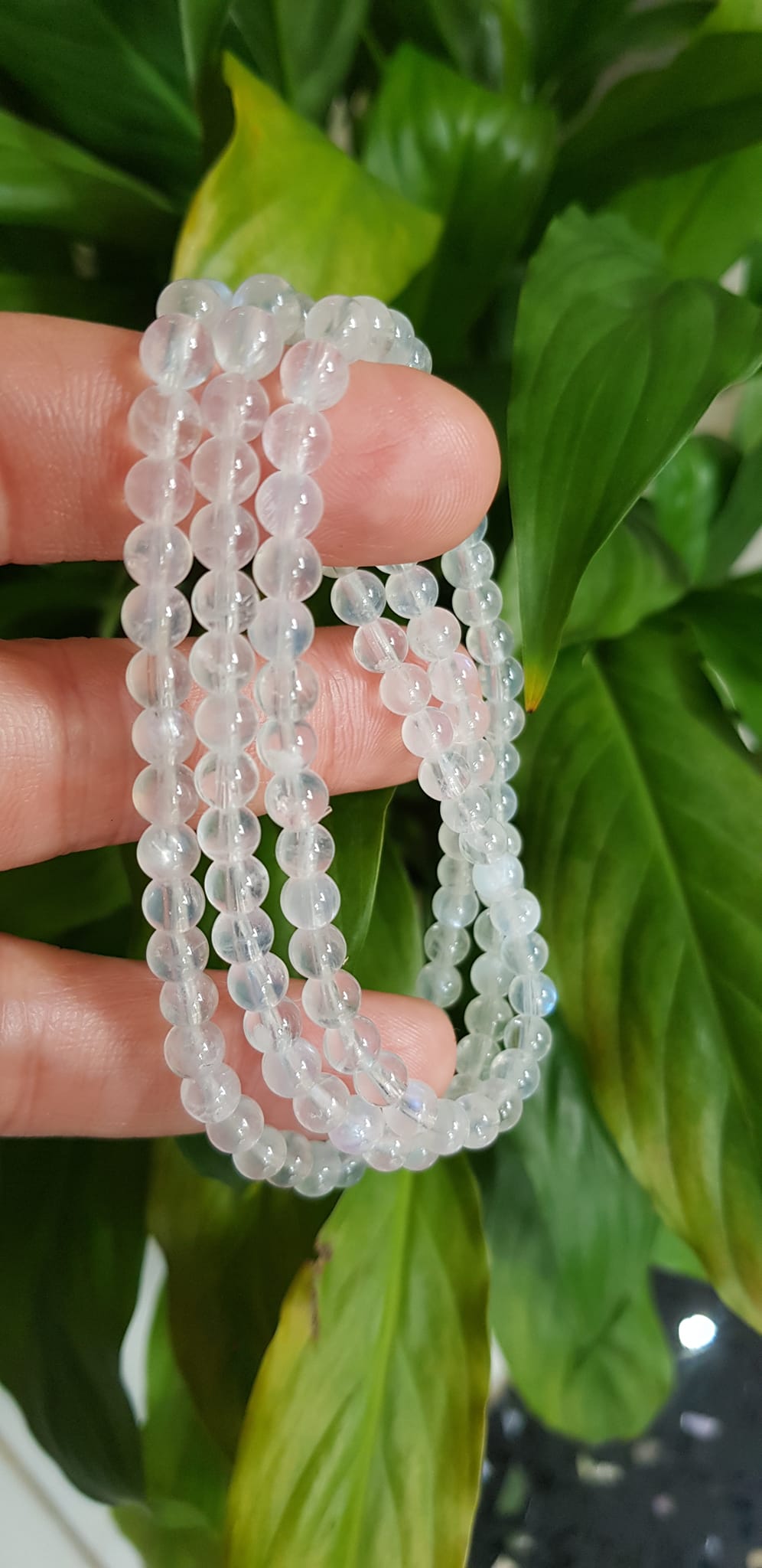 Vòng tay nữ moon vip quấn 3 vòng trắng ánh xanh nhẹ size hạt 5mm hợp nữ mệnh kim mệnh thuỷ đeo đẹp may mắn tốt sức khỏe công việc ạ
