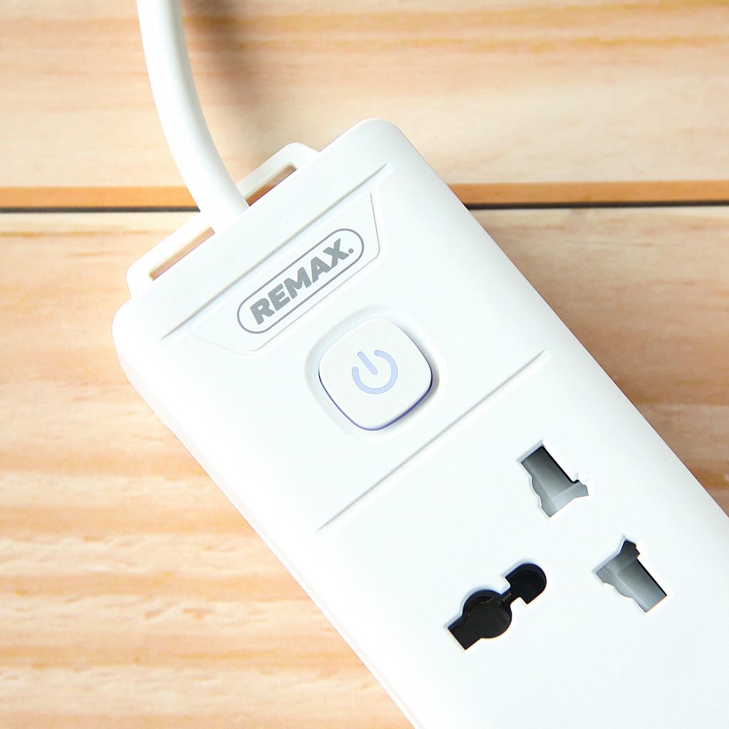 Ổ cắm điện đa năng Remax có 3 cổng USB Remax RV-03 lỗ cắm tải 2500W an toàn chống giật, chịu nhiệt - Hàng Chính Hãng