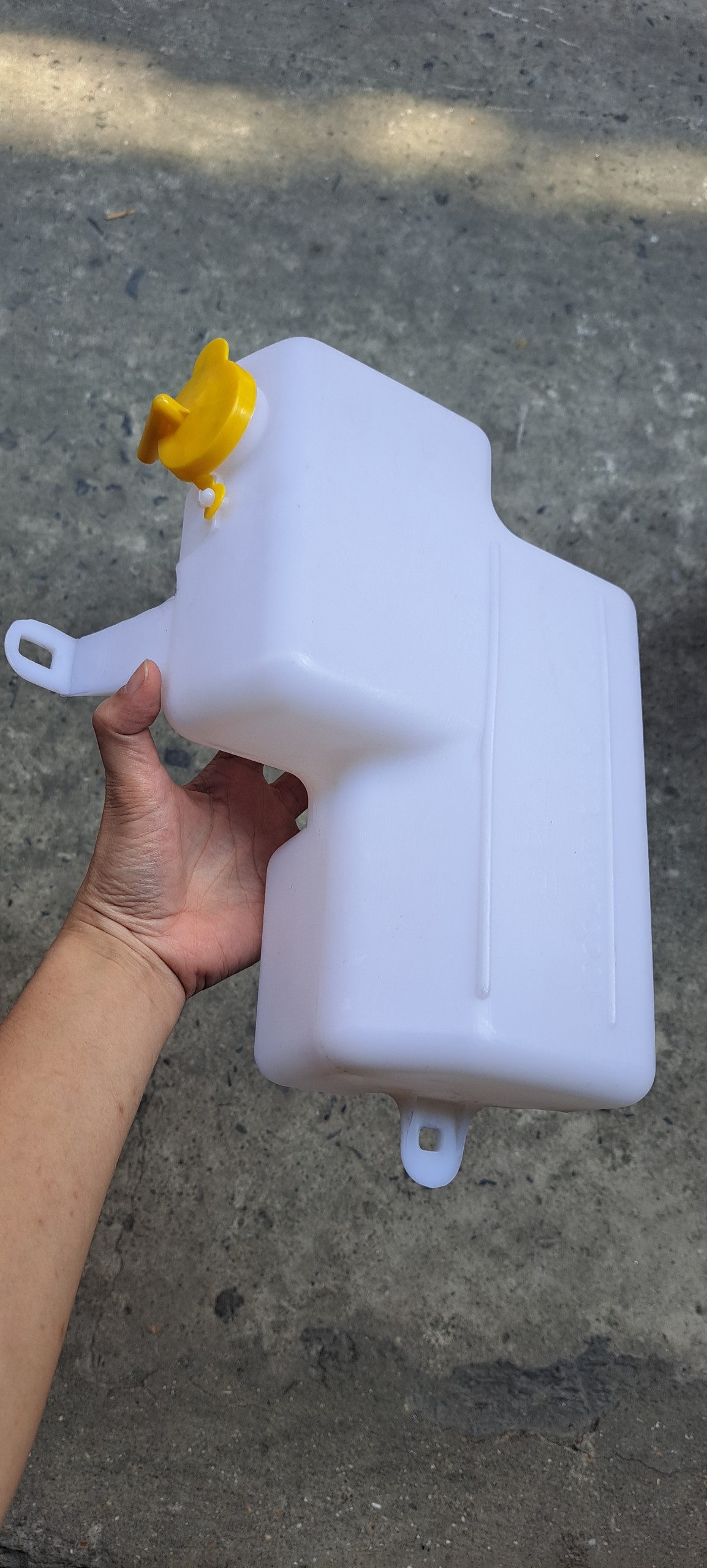 Bình nước phụ xe tải KIA