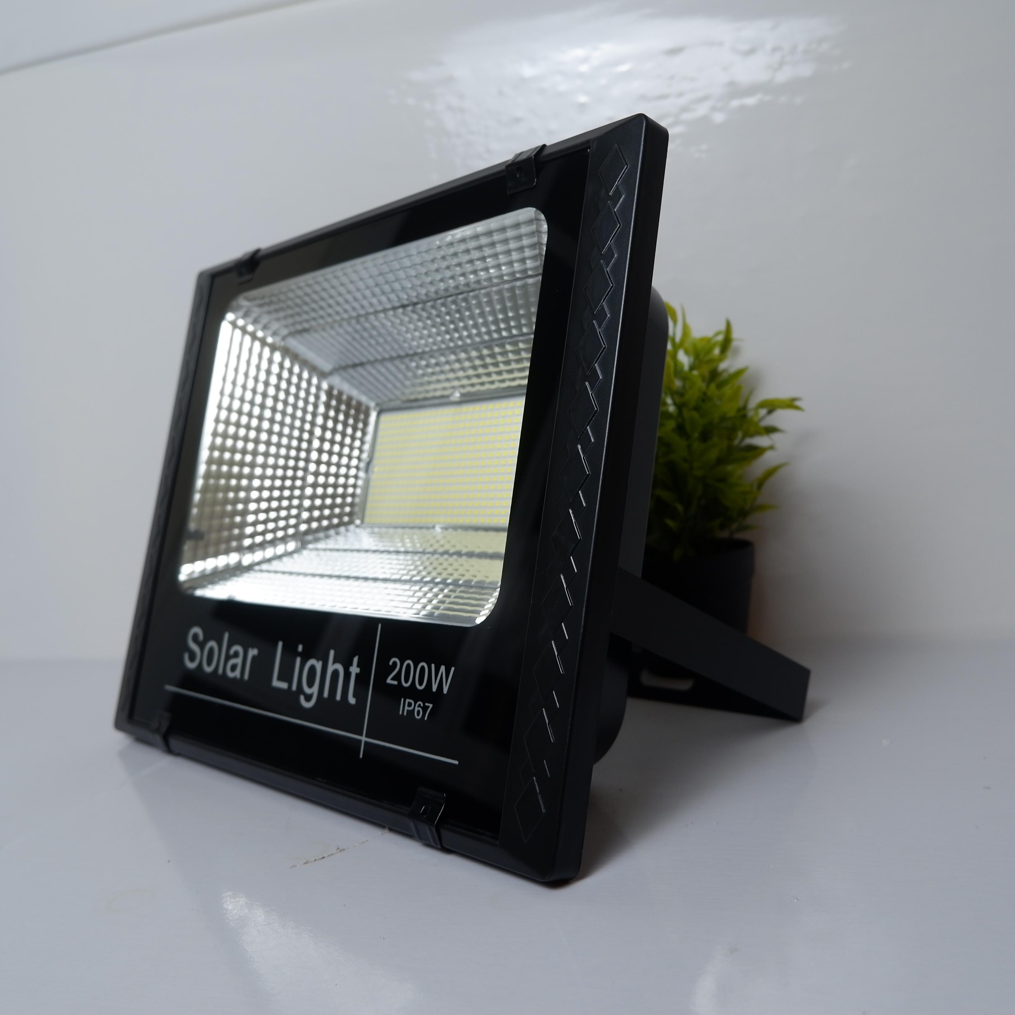Đèn LED Năng Lượng Mặt Trời 200W - Đèn Pha Led Có Điều Khiển Từ Xa - tiết kiệm điện năng và bảo vệ môi trường sống
