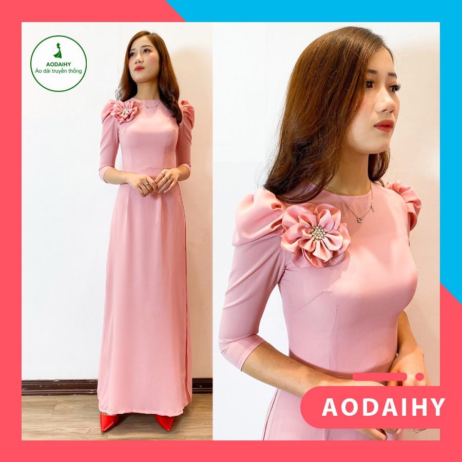 Áo dài truyền thống, Tay bồng màu hồng , Ngực gắn hoa thiết kế