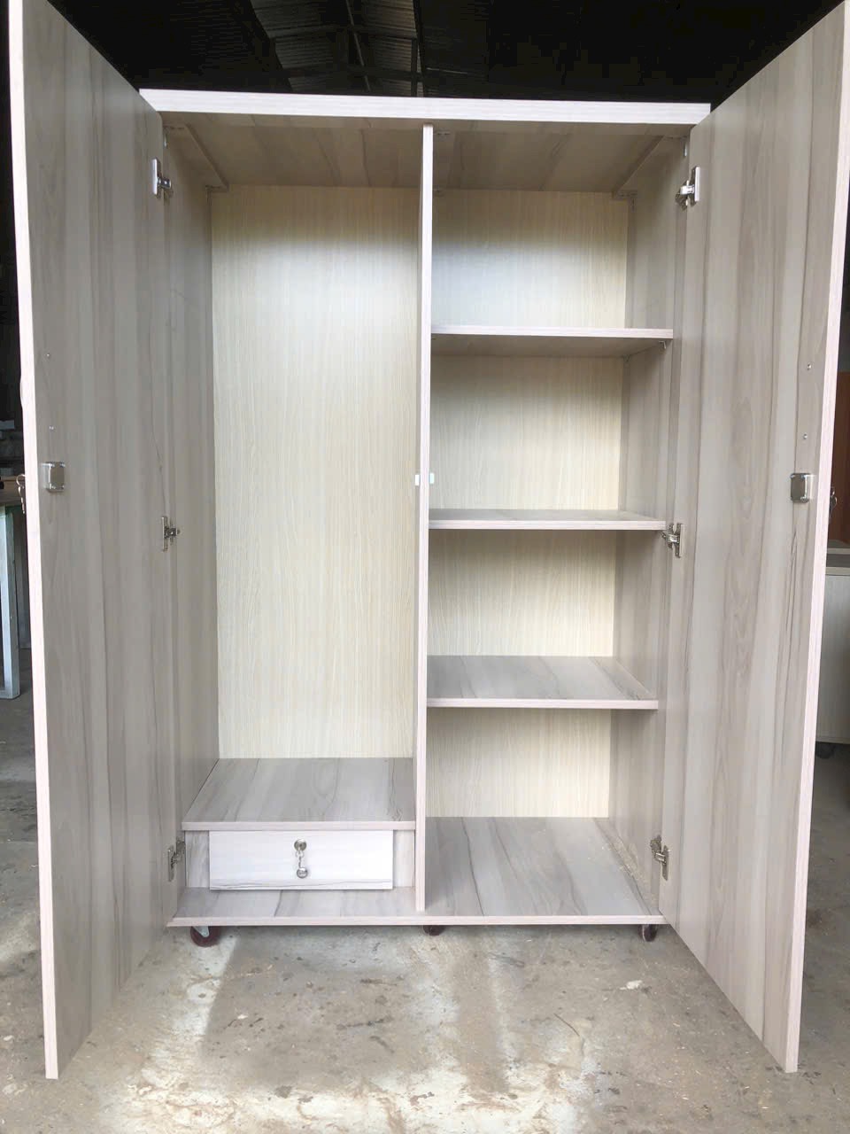 Tủ gỗ 2 cánh mở Juno Sofa kèm hộc kéo tiện lợi kích thước ngang 1m2 x cao 1m8