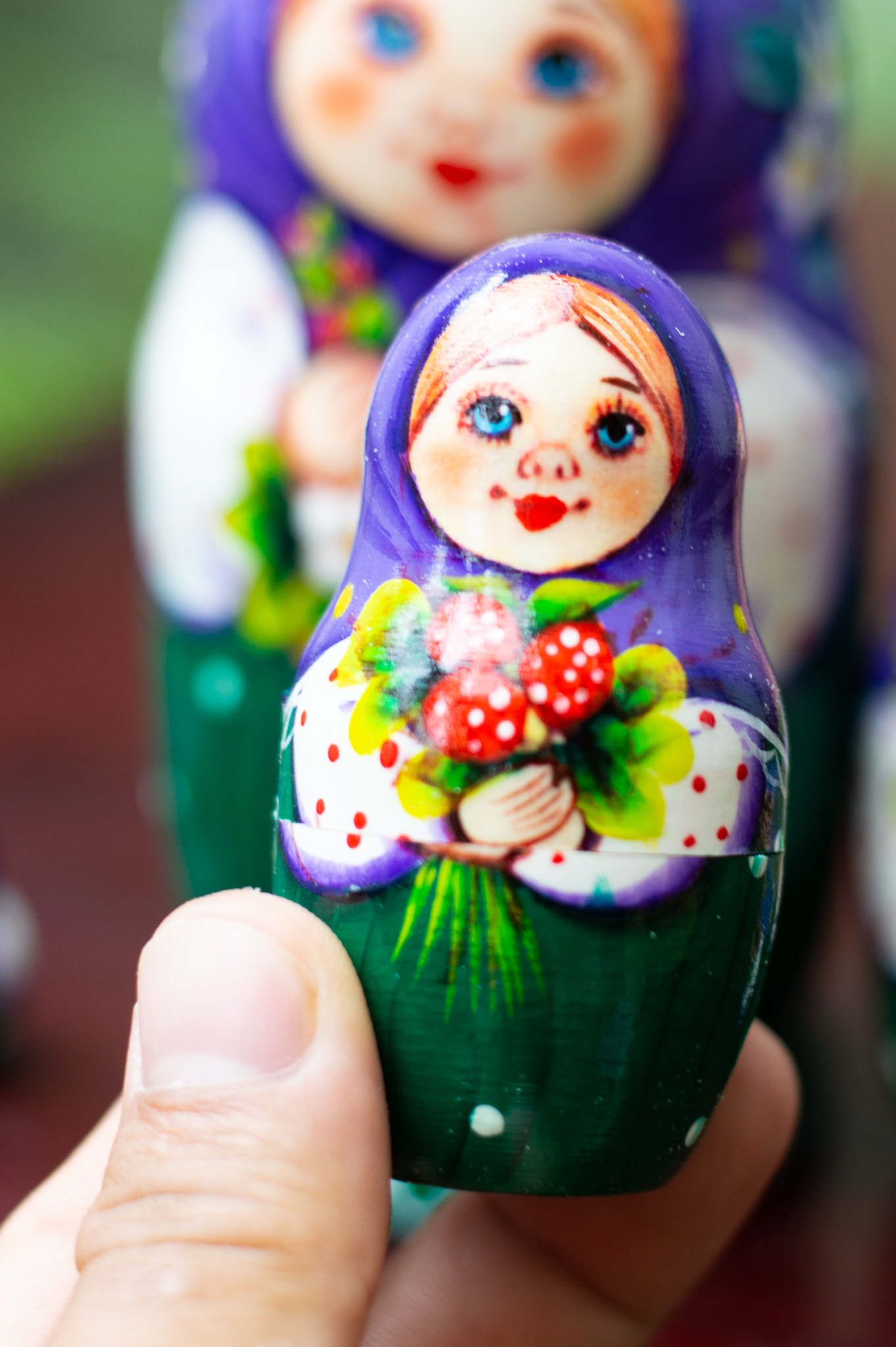 BỘ BÚP BÊ NGA MATRYOSHKA 5 LỚP 15CM "CÔ BÉ OLGA ÔM HOA" MÀU XANH HÀNG LƯU NIỆM NGA CỰC DỄ THƯƠNG