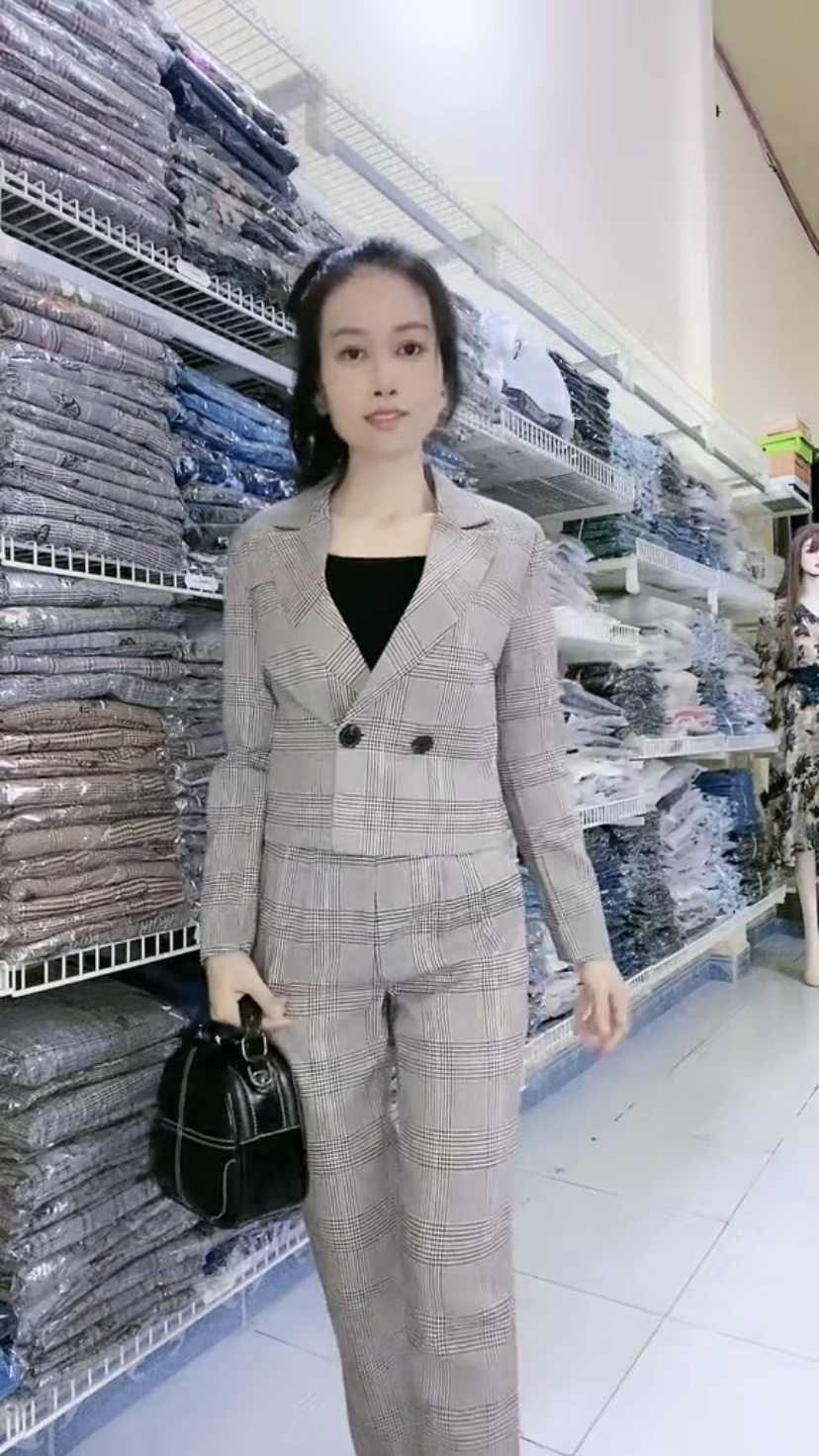 Set áo vest croptop và quần kẻ sọc cao cấp