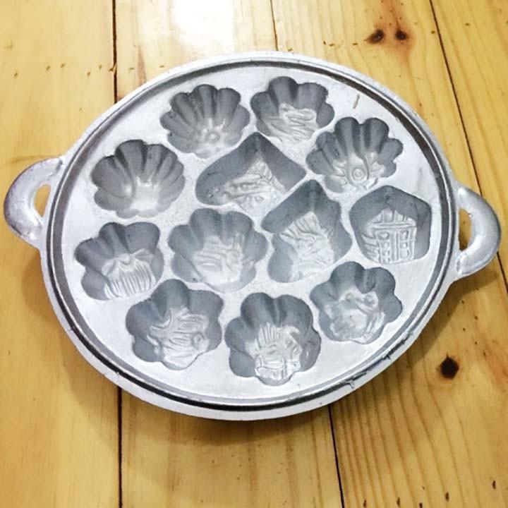 Khuôn bánh bông lan 12 lỗ loại lớn 23cm nặng 1.52kg có chống dính