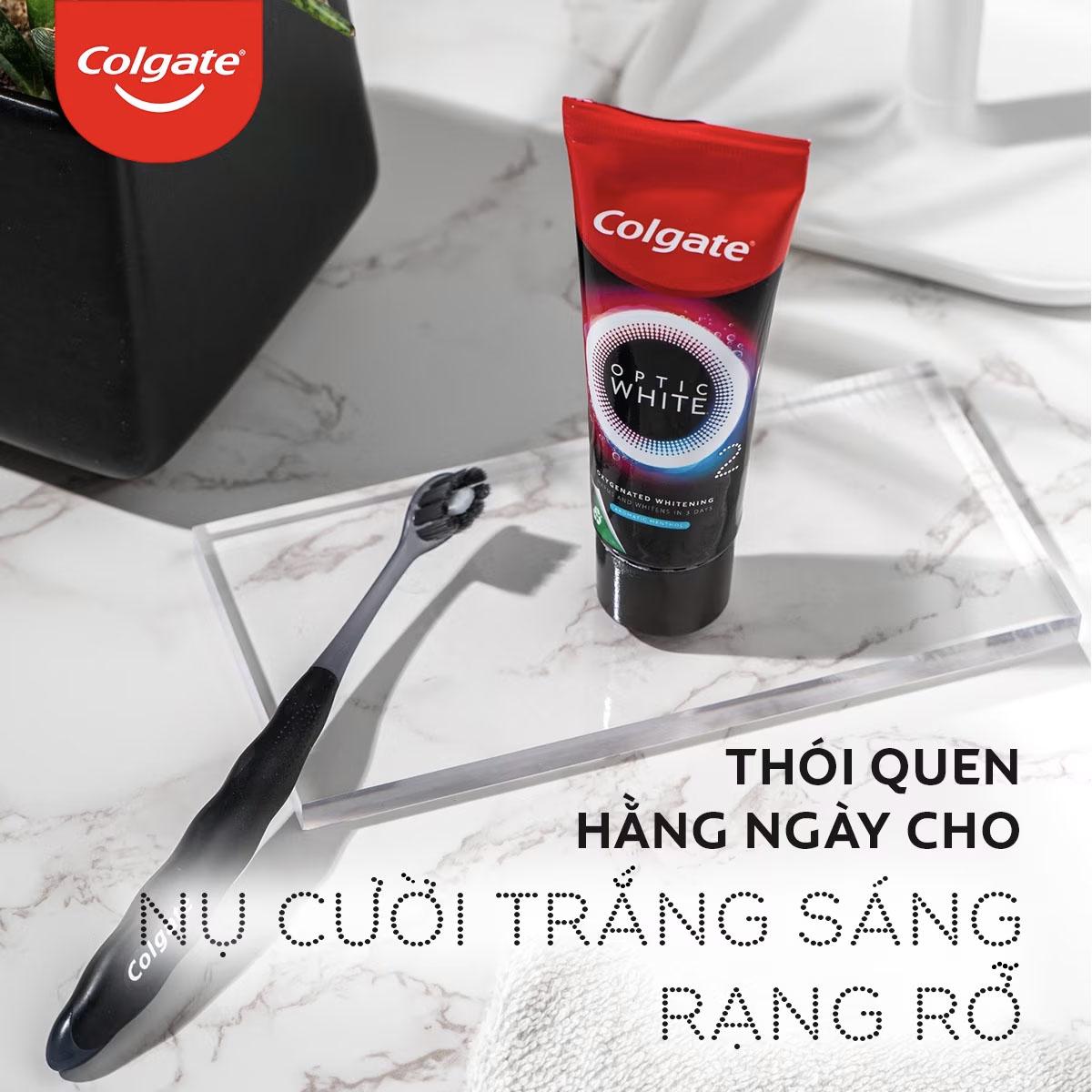 Kem Đánh Răng Colgate Optic White O2 Aromatic Menthol 85g