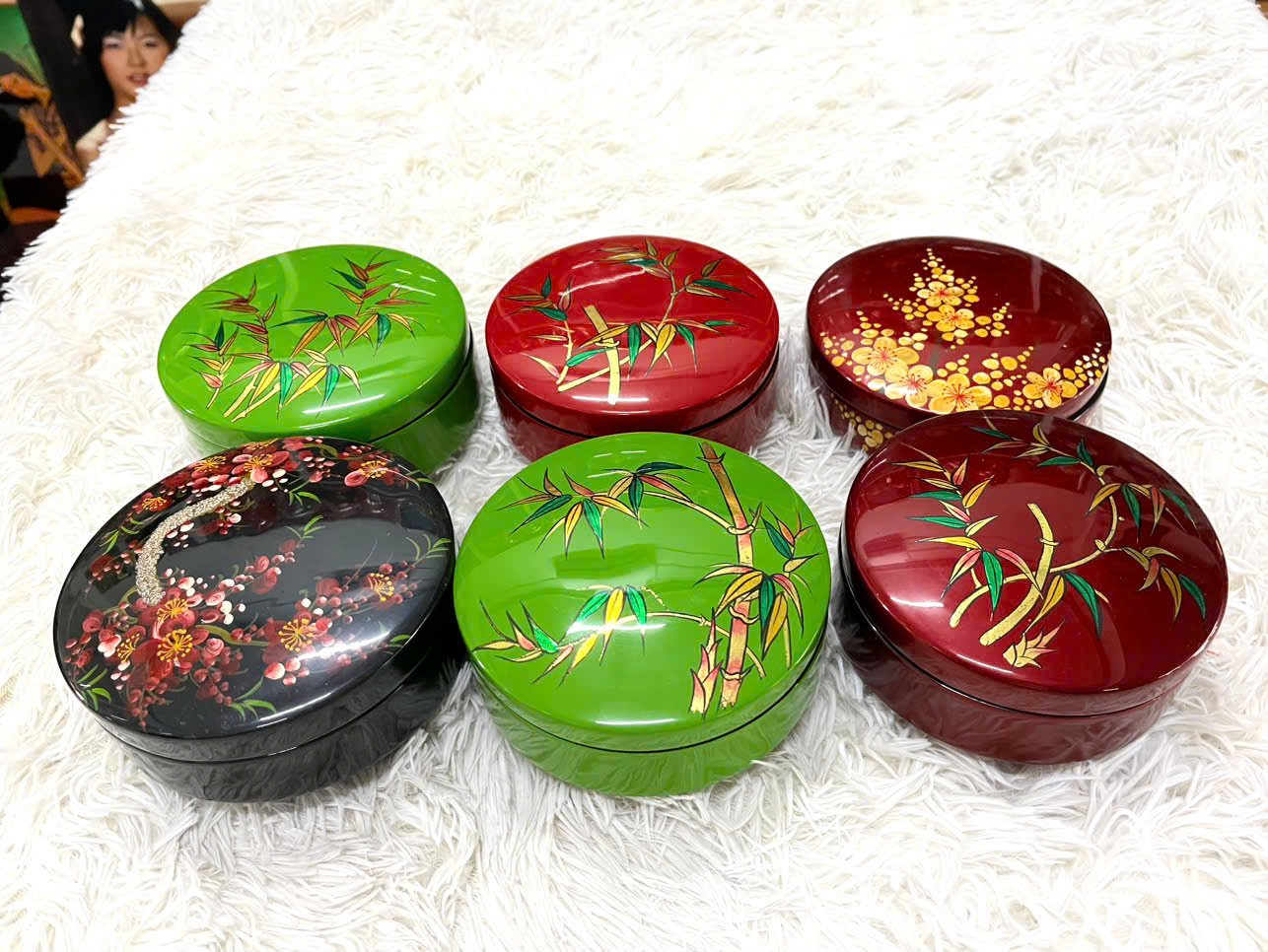 Hộp phấn tròn sơn mài cao cấp Thanh Bình Lê size 10x5 cm đựng đồ vật nhỏ, bánh kẹo mứt, trang trí