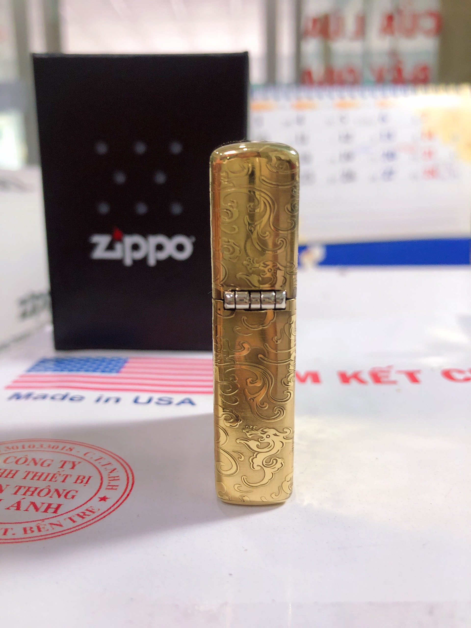 Bật lửa Zippo Mỹ 204B Brushed Brass, Khắc ăn mòn 5 mặt Chủ đề Rồng Phun Châu