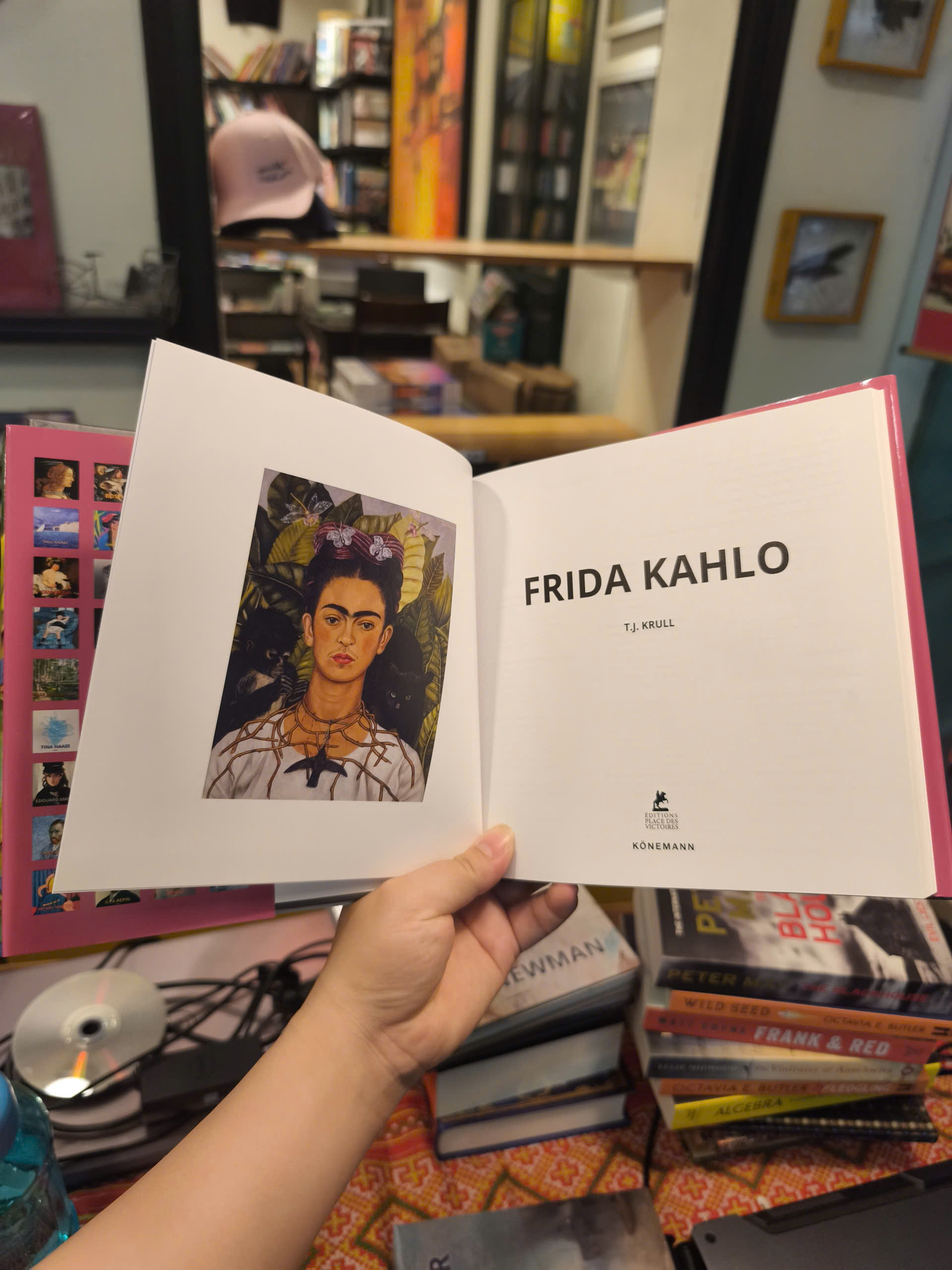 Sách - Frida Kahlo by T.J. Krull | Art &amp; Design/ Ngoại văn Bìa cứng Nhập khẩu UK / Nghệ thuật