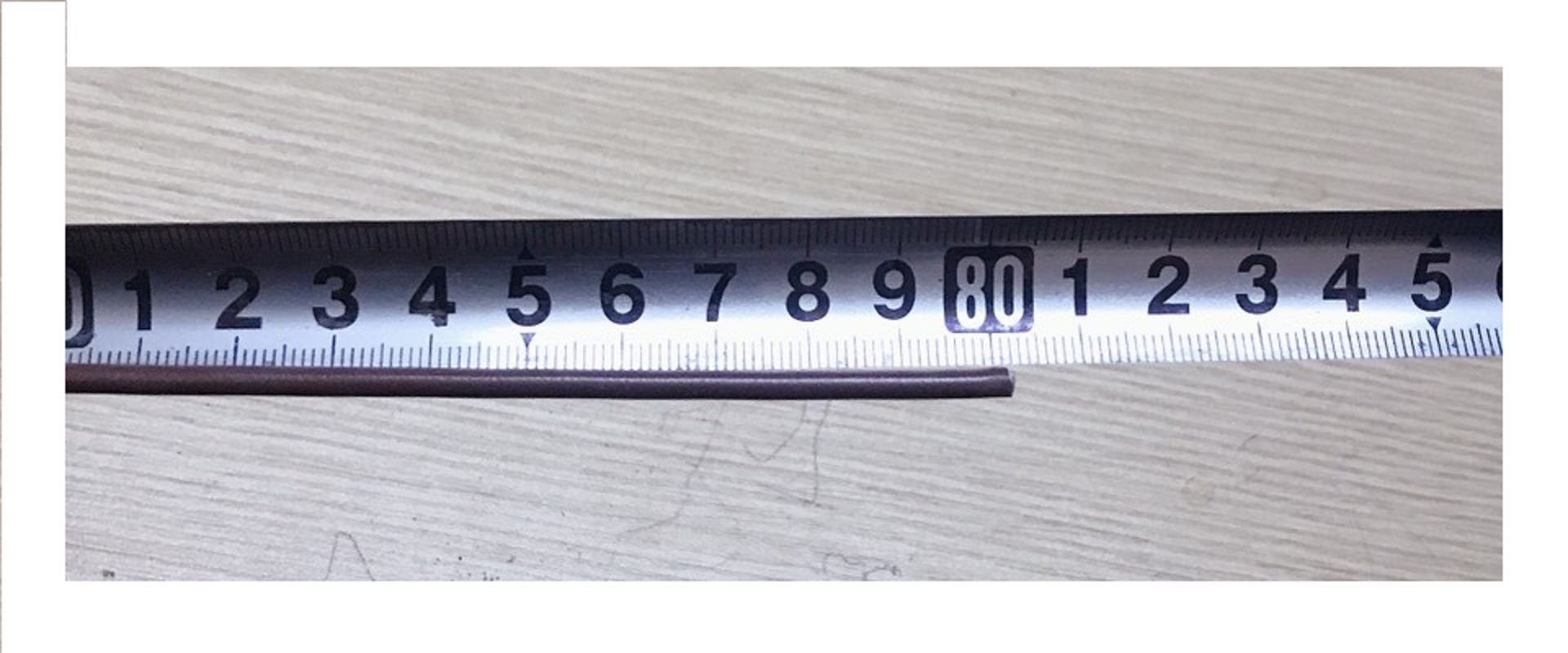 30 Que Thép Chống Lan Bọc Nhựa Màu Nâu Dài 80cm