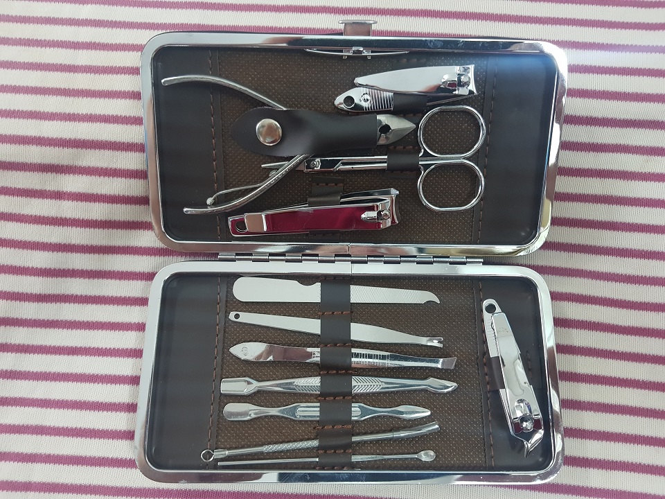 Bộ dụng cụ làm móng tay, móng chân 12 món