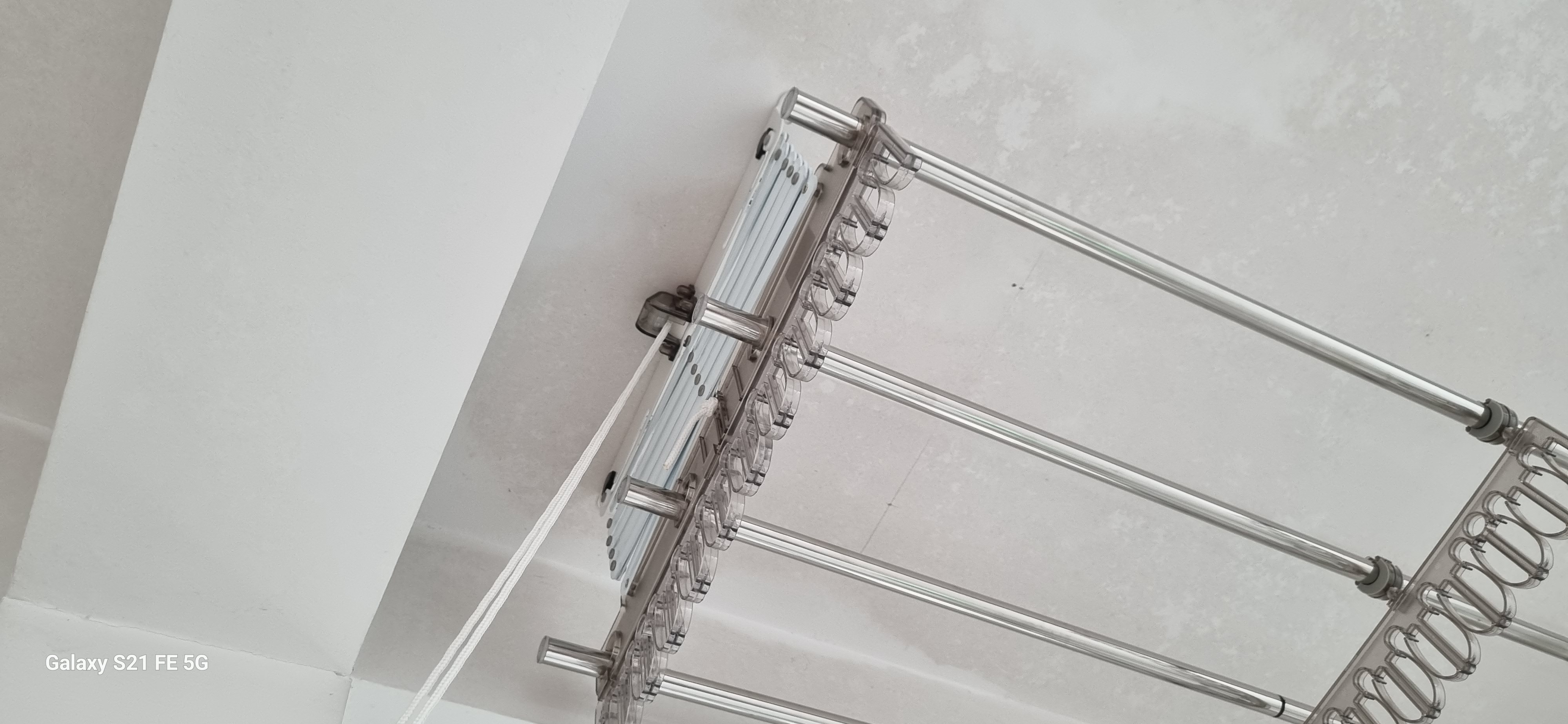 Giàn phơi quần áo treo trần Wellex Hàn Quốc RG4180-O đủ phụ kiện (4 kẹp)