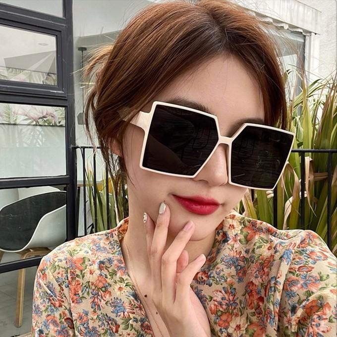 Kính râm đi biển gọng vuông trắng bản to thời trang nữ phong cách K3011