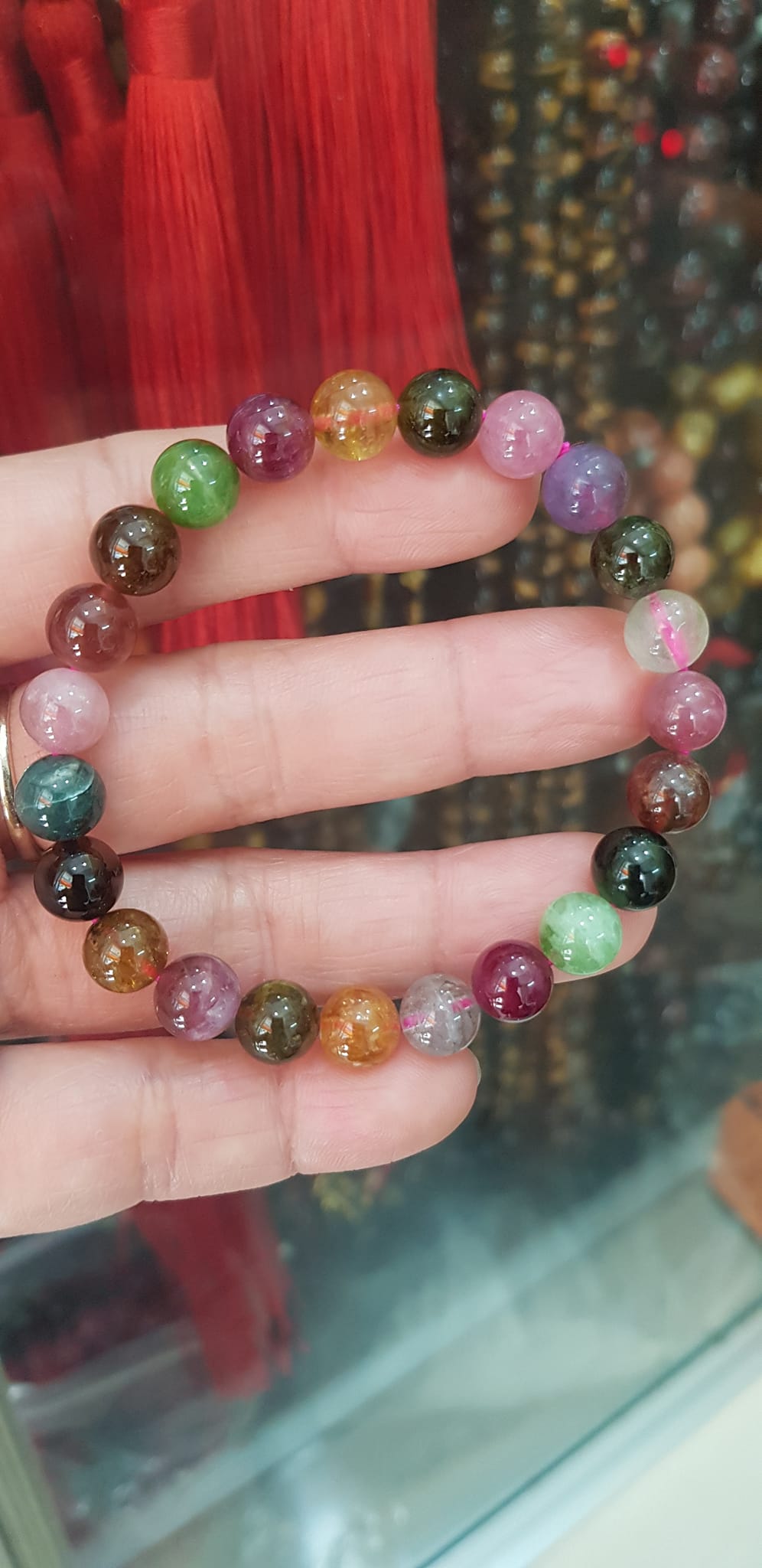 Vòng tay phong thuỷ may mắn đá tourmaline màu bóng đẹp lắm size hạt vòng 8mm đá tự nhiên đeo tốt sức khoẻ, may mắn, tốt cho công việc đeo lên tay bóng đẹp màu rất xinh đẹp ạ
