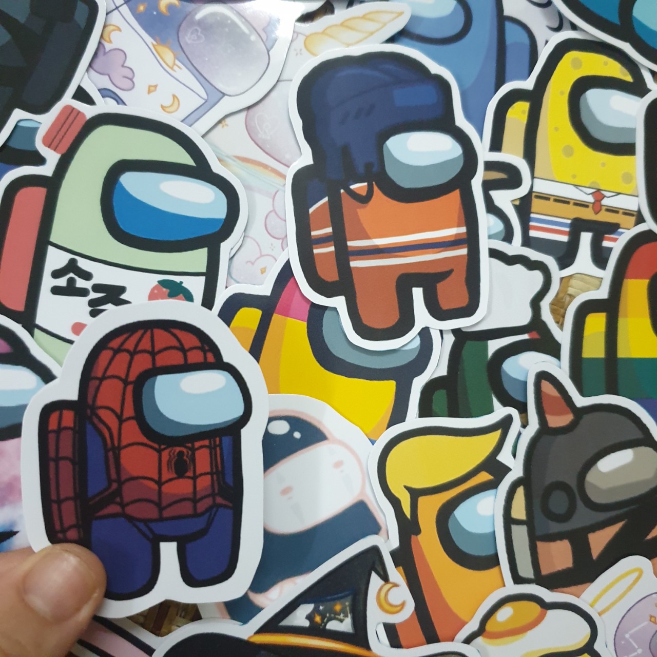 Sticker Amongus Trang Trí Laptop Nón Bảo Hiểm Vali Đàn Xe Máy Xe Đạp 