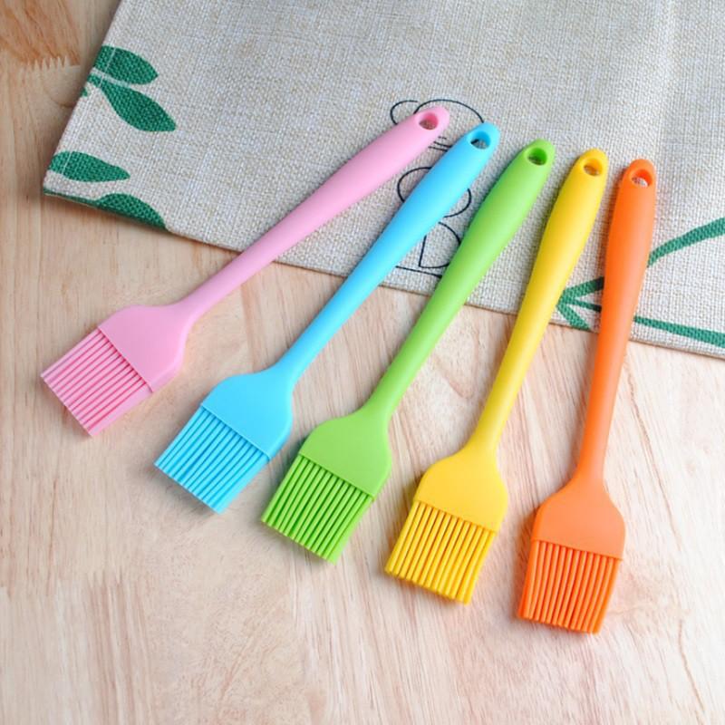 Chổi Quét Dầu Silicon Rapido 22,5 x4,7 cm- cán nhựa trong