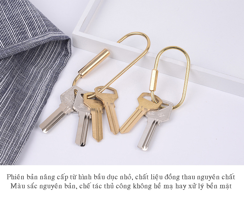 Móc khóa màu vàng kiểu dáng tân cổ điển
