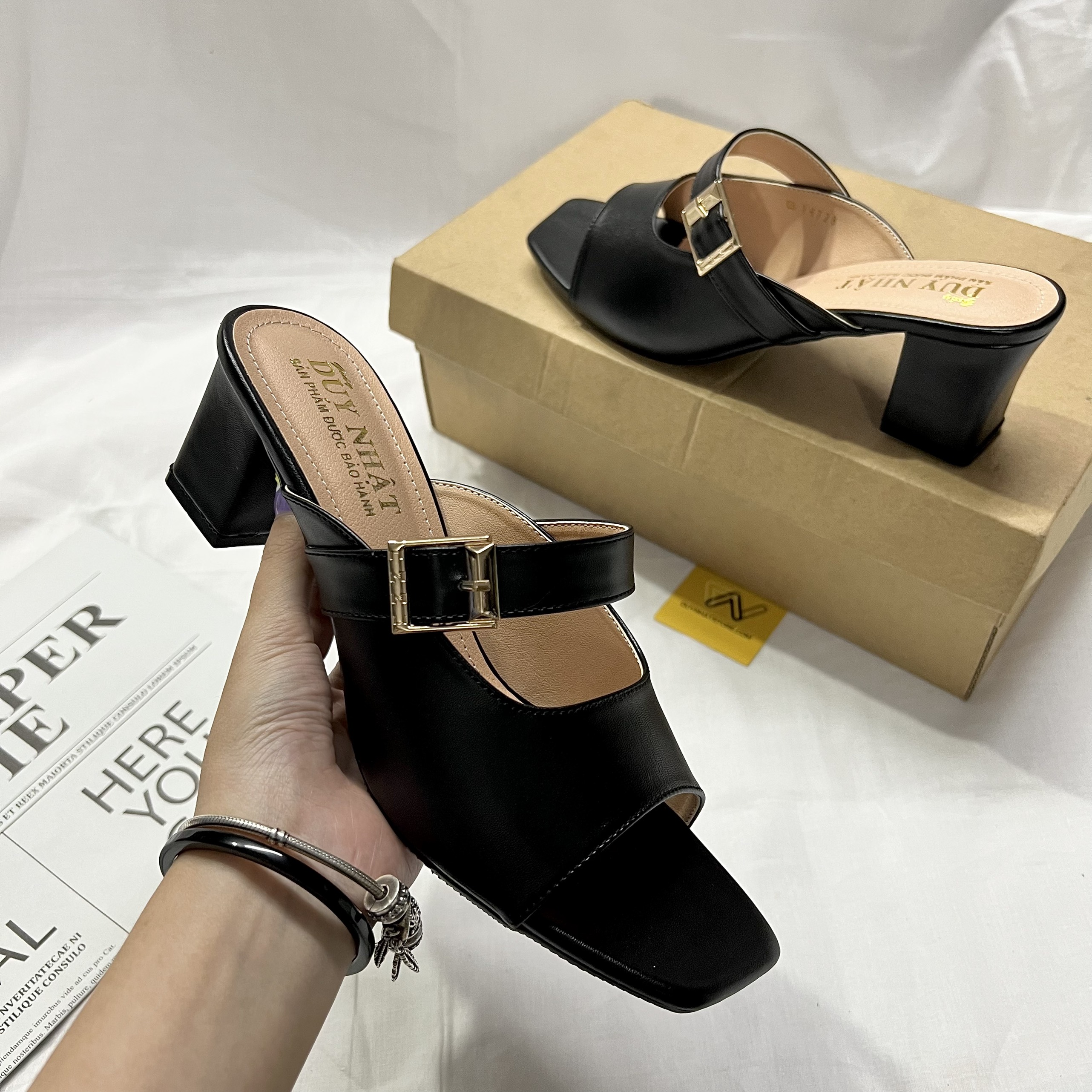 Dép Cao Gót Quai Ngang Giày Duy Nhật Store Phối Da Mờ Chữ H Khóa Gót Mũi Vuông Đẹp Cao Cấp 5cm 2 Màu Nude Đen Trung Niên