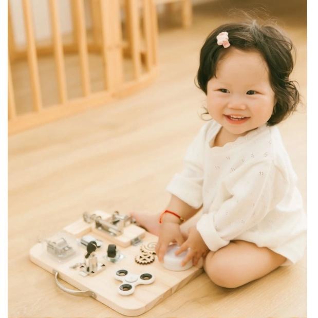 Bảng bận rộn cho bé, busy board cục bận rộn busy cube rèn vận động tinh theo phương pháp montessori