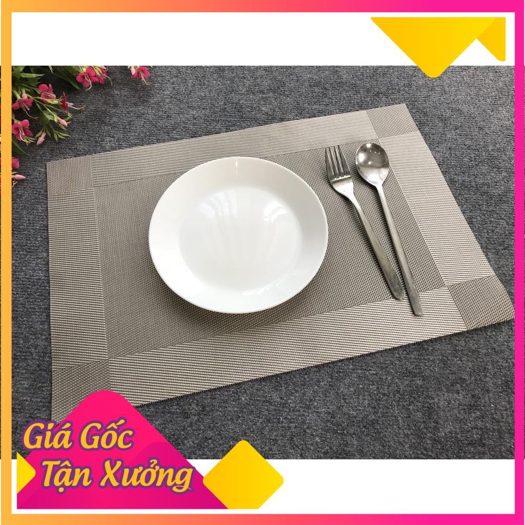 Miếng Lót Bàn Cách Nhiệt 45X30Cm Nhiều Màu  TP'S