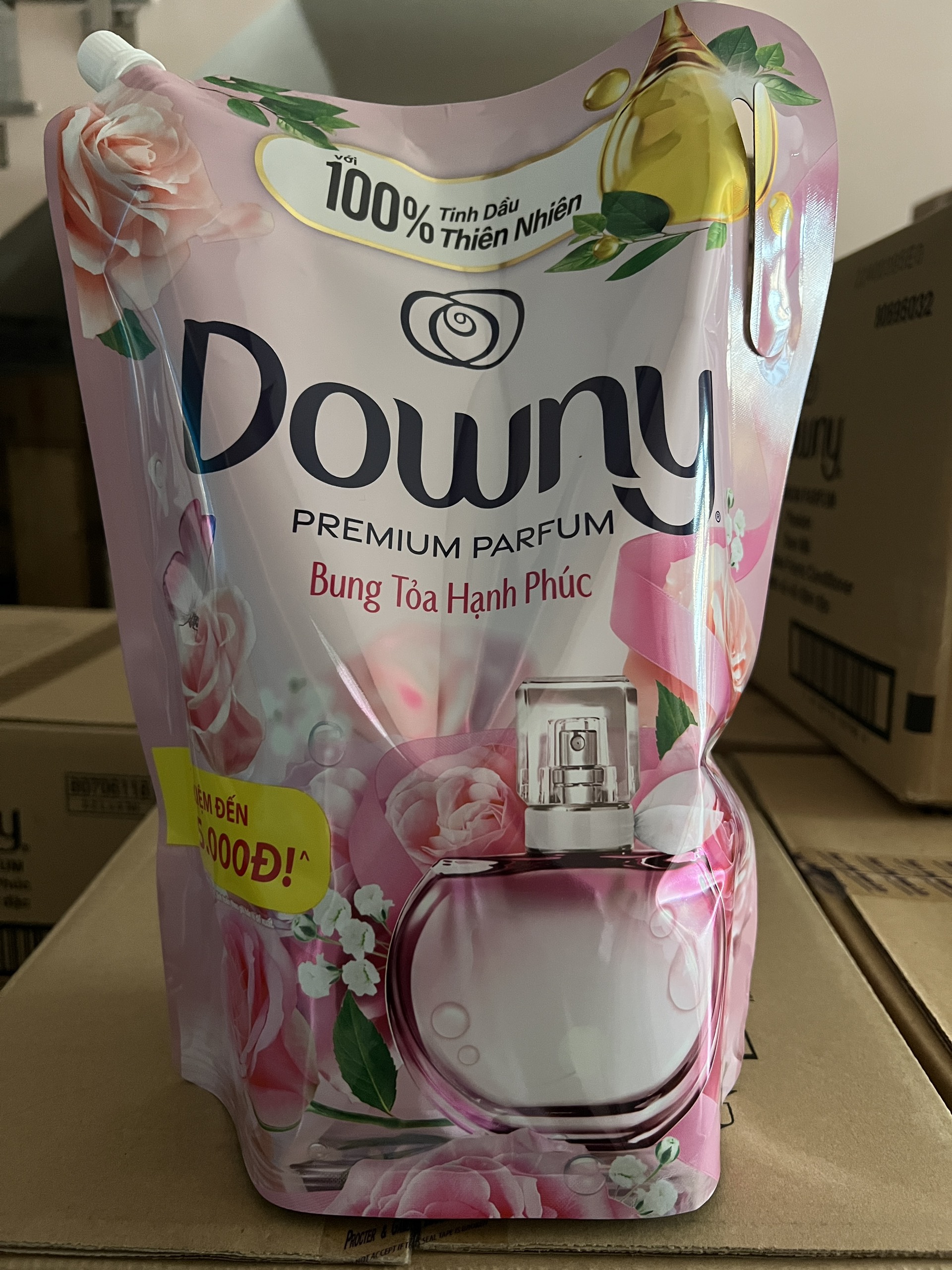 Nước xả vải Downy Bung Tỏa Hạnh Phúc Túi 2.2L