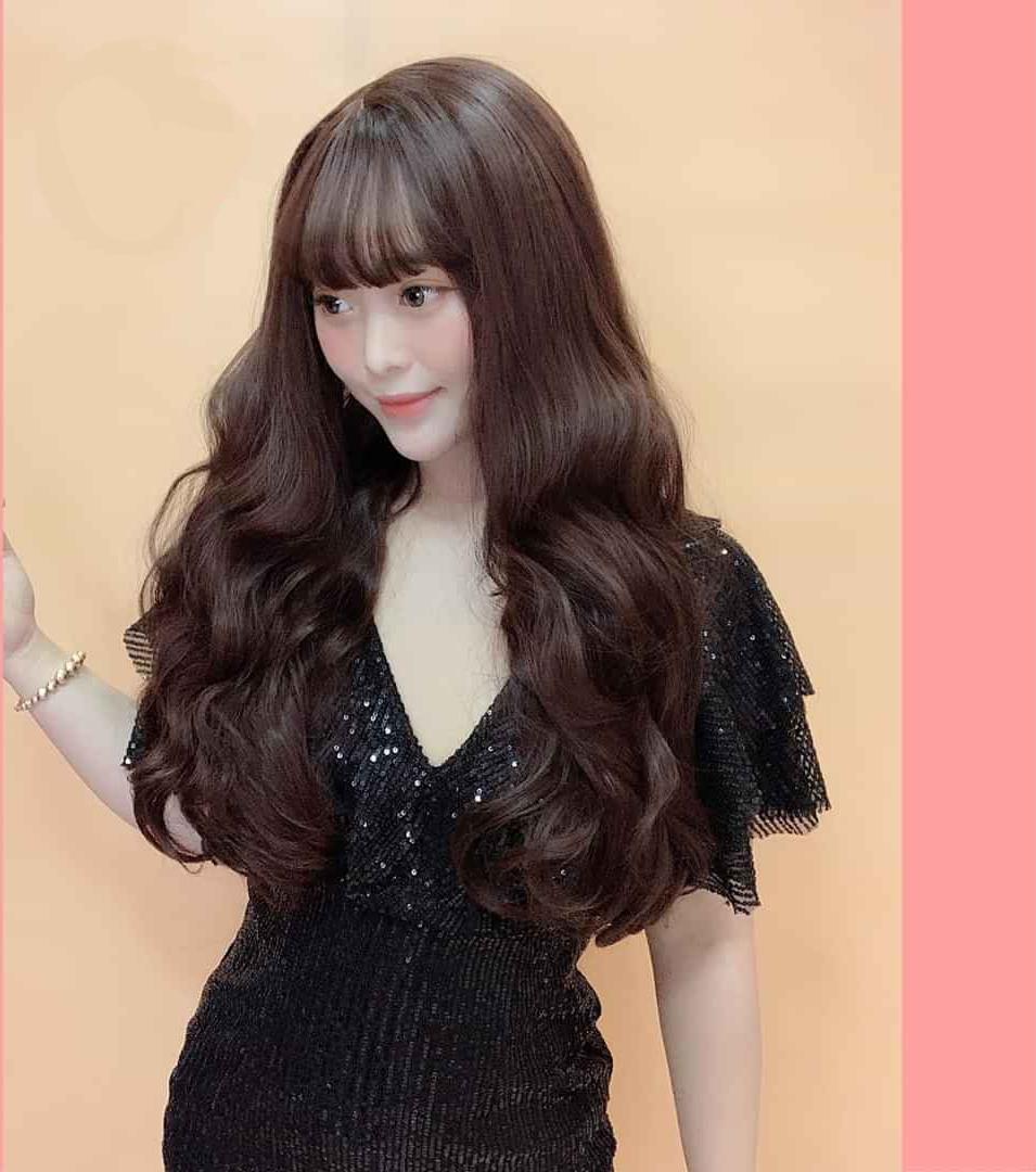Tóc giả nguyên đầu xoăn Hàn Quốc siêu xinh có rãnh da đầu, chất tóc tơ cao cấp loại 1, chịu nhiệt tốt có thể bấm uốn, duỗi, gội. giống tóc thật 100%
