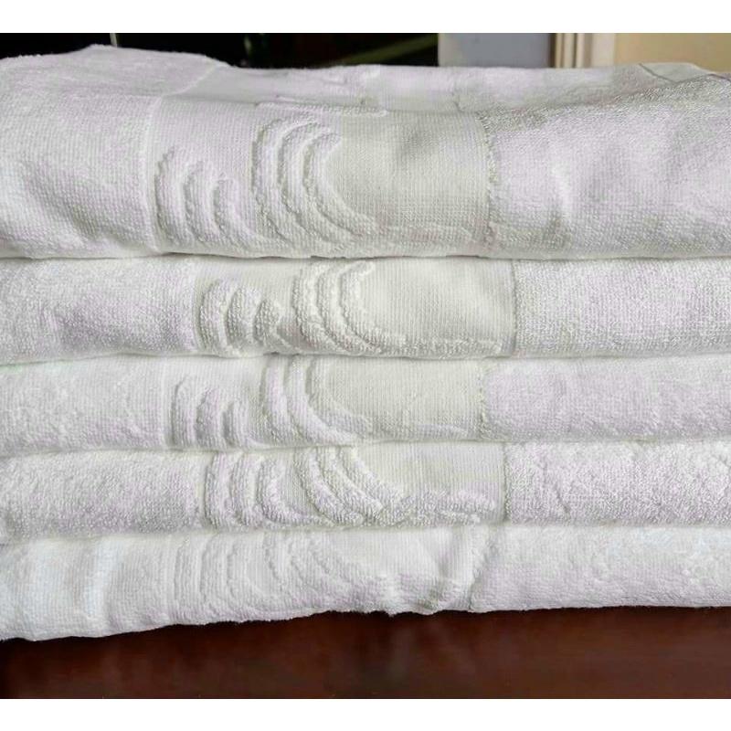 Khăn tắm ks xuất dư có logo thấm nước rất tốt 65x135