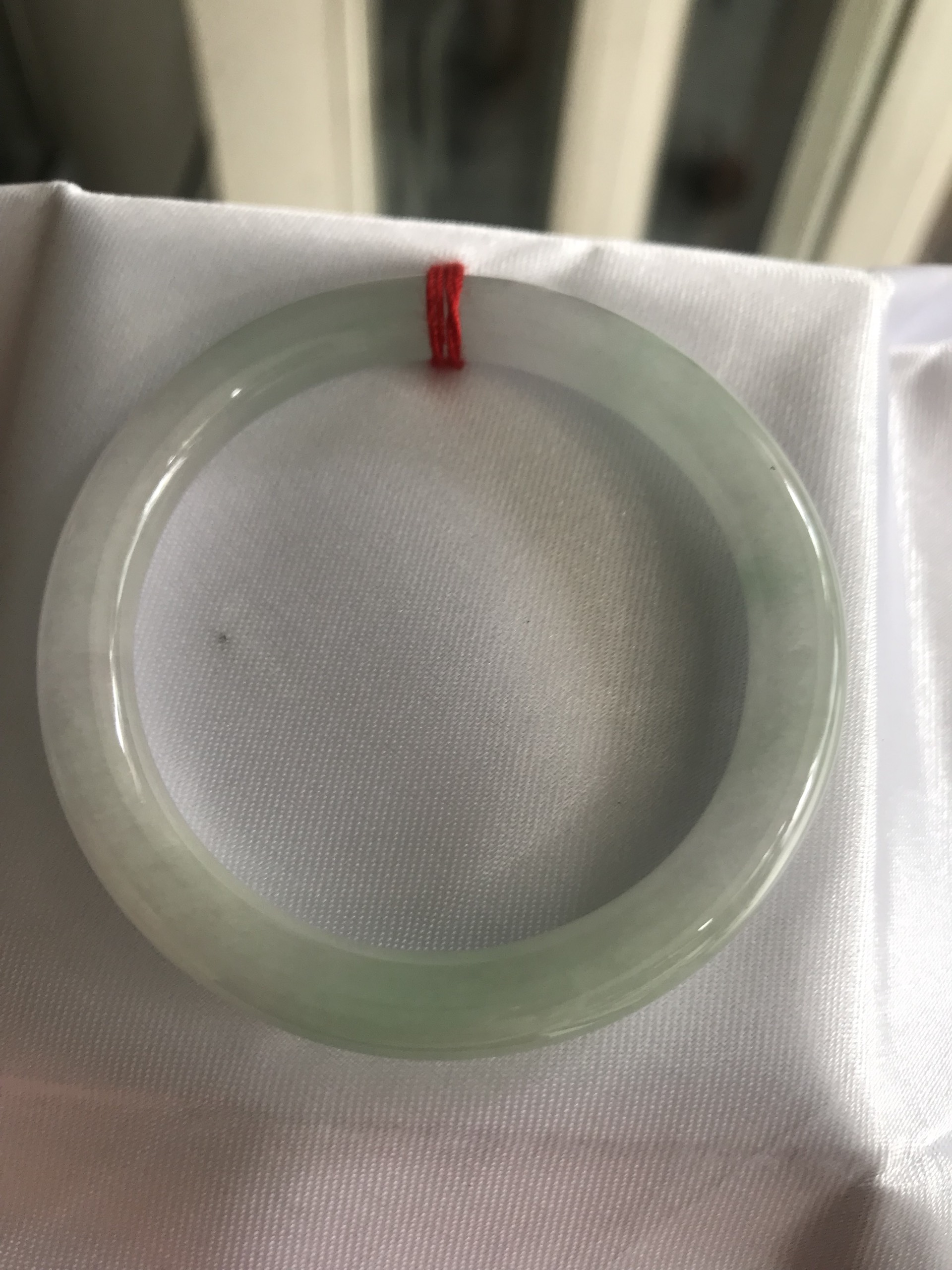 Vòng tay nữ đá Cẩm Thạch tự nhiên mới Tr Lý T Sao 48mm x chột 7mm màu trắng bóng xanh lý nhẹ đều hợp nữ tay nhỏ mệnh Kim Thủy 35kg - 48kg đeo đẹp xinh tay may mắn tốt cho công việc quà tặng nữ ý nghĩa ạ