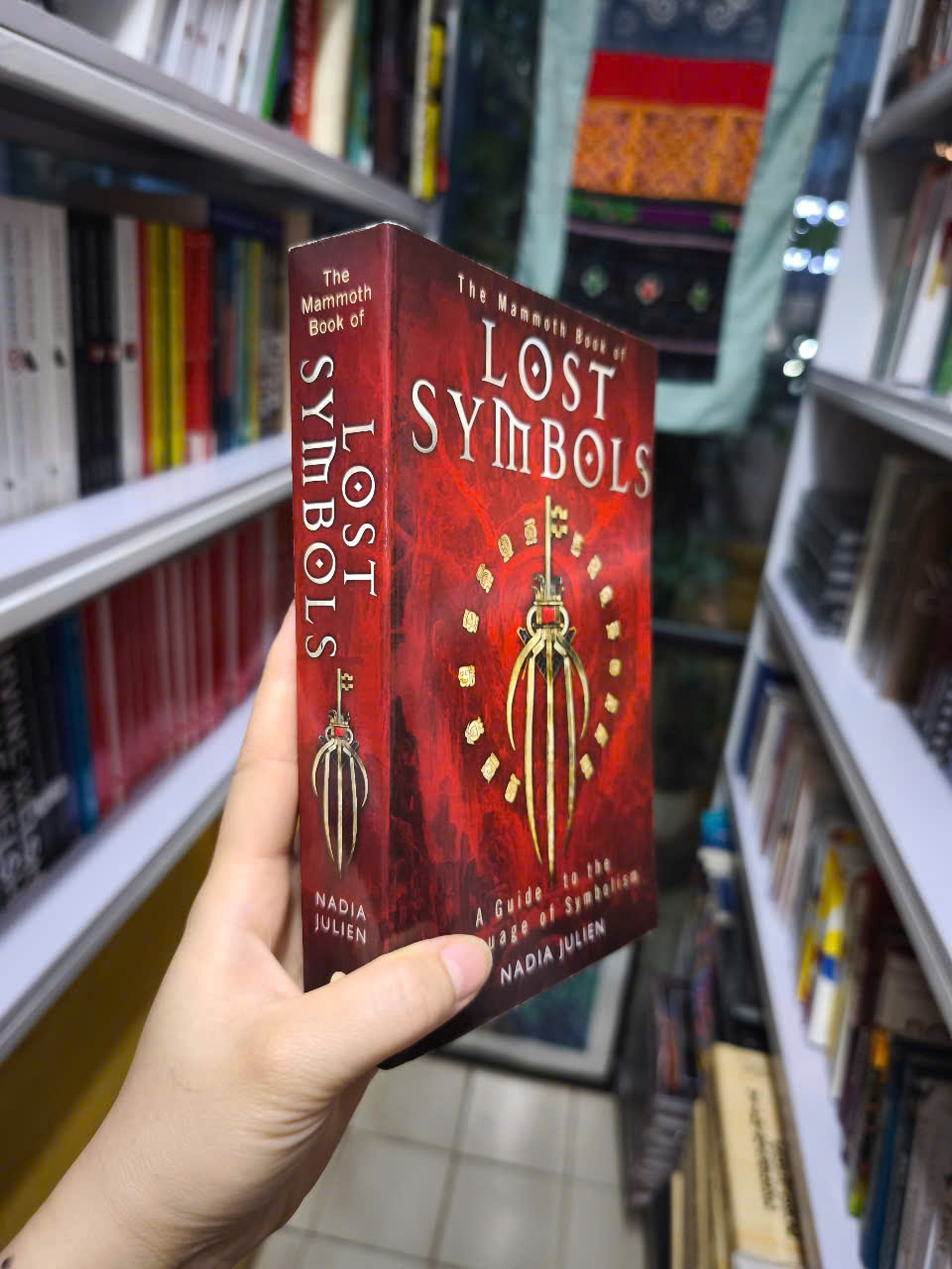 Sách - The Mammoth Book of Lost Symbols: A Dictionary of the Hidden Language of Symbolism (Mammoth Books) by Nadia Julien