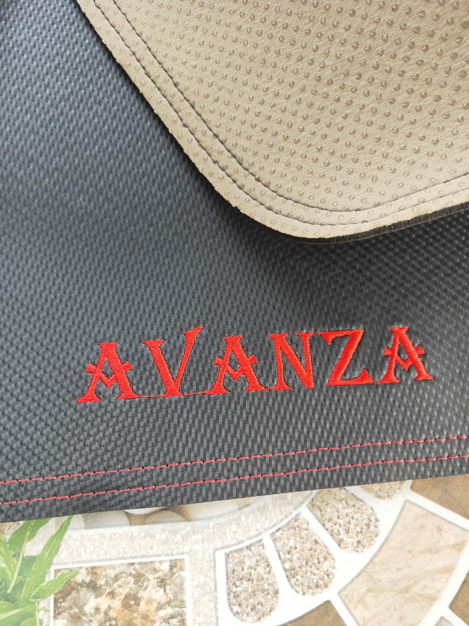 Thảm Taplo Xe Toyota Avanza 2022 loại da dày cao cấp 3 lớp chống trượt Da Carbon đen