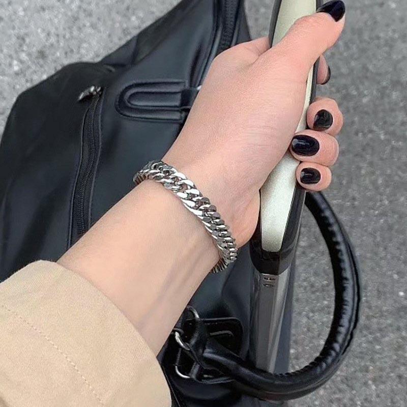 Vòng Tay cá tính phong cách năng động siêu rẻ Quảng Châu