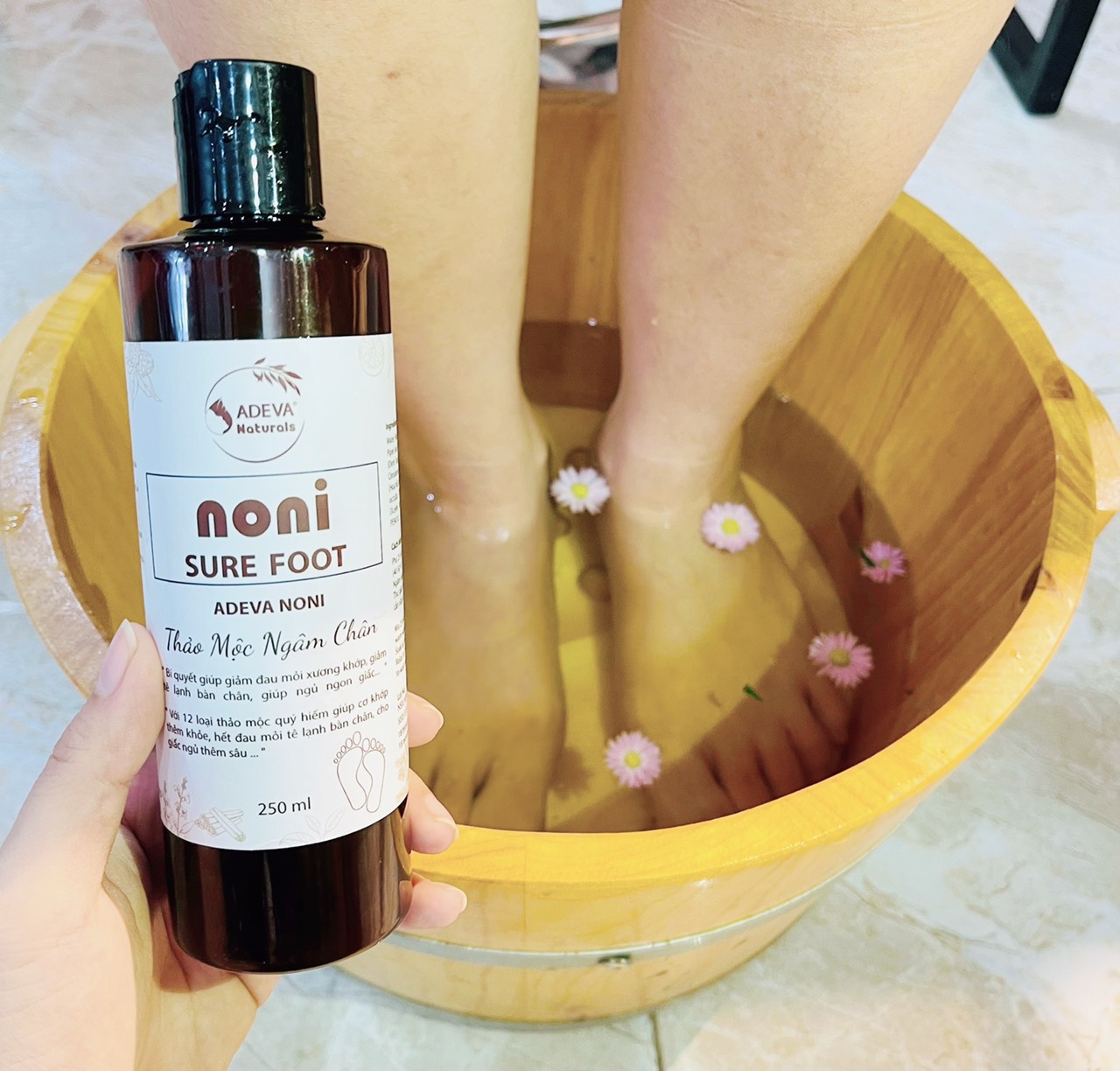 Ngâm chân thảo dược Adeva Noni 250ml - 12 loại thảo dược quý hiếm, không cần đun nấu, không cần rửa lại, không lo đổ rác