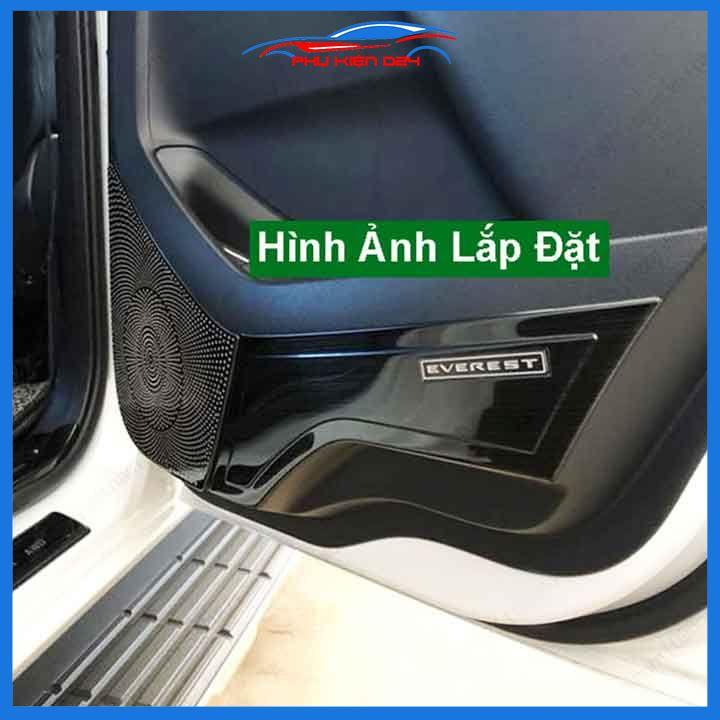 Bộ ốp màng loa vân Titan cho xe Everest 2016-2017-2018-2019-2020-2021-2022 chống xước trang trí nội thất ô tô