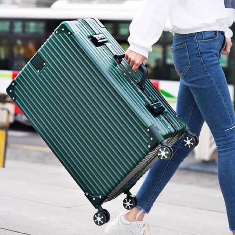 Vali khung nhôm khóa sập