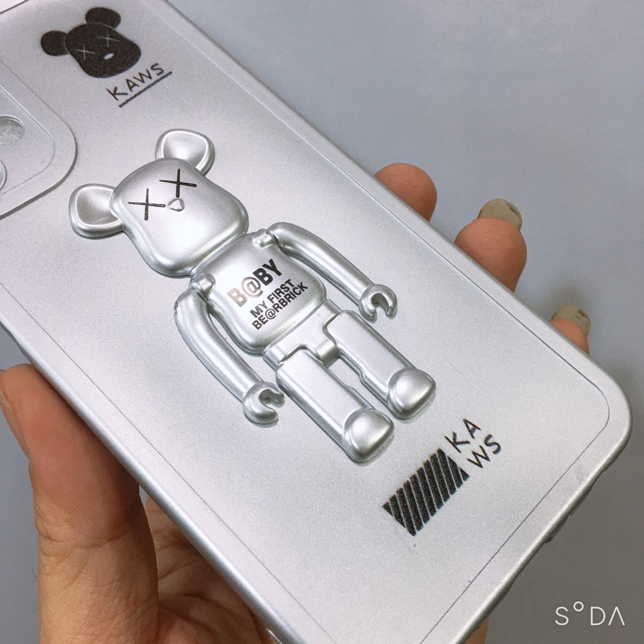 Ốp lưng gấu BearBrick kiêm giá đỡ điện thoại dành cho Samsung A13 4g,5g, A23, A53