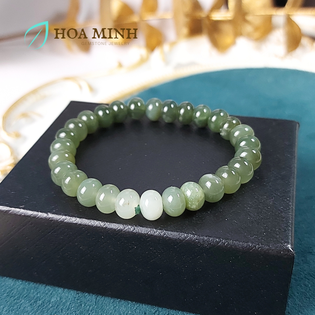 Vòng tay Ngọc Hòa Điền kiểu bánh xe xanh trong đậm size 7.9 li bóng bẩy cực VIP không kén mệnh
