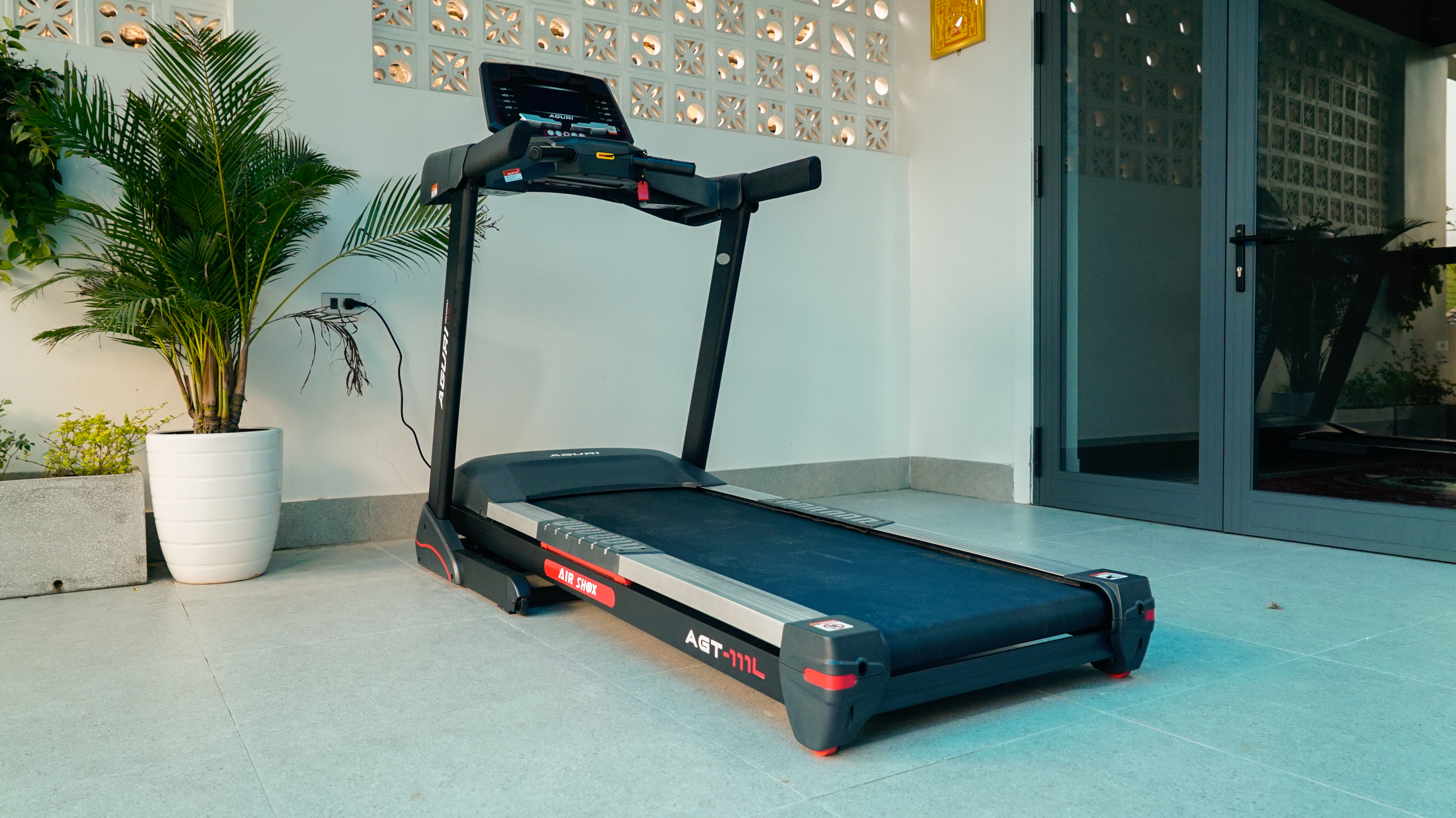 Máy chạy bộ cao cấp AGT-111L- sử dụng gia đình và phòng GYM