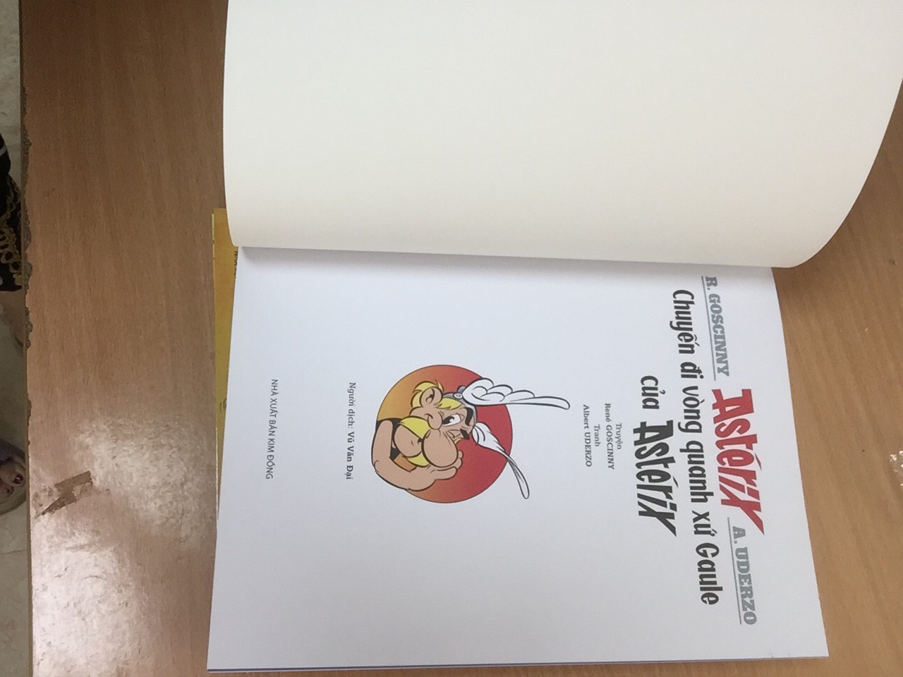 ASTÉRIX - CHUYẾN ĐI VÒNG QUANH XỨ GAULE CỦA ASTÉRIX