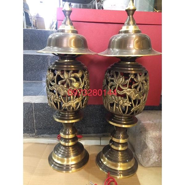 Đôi đèn thờ điện hoạ tiết hoa sen màu giả cổ bằng đồng cao 54cm