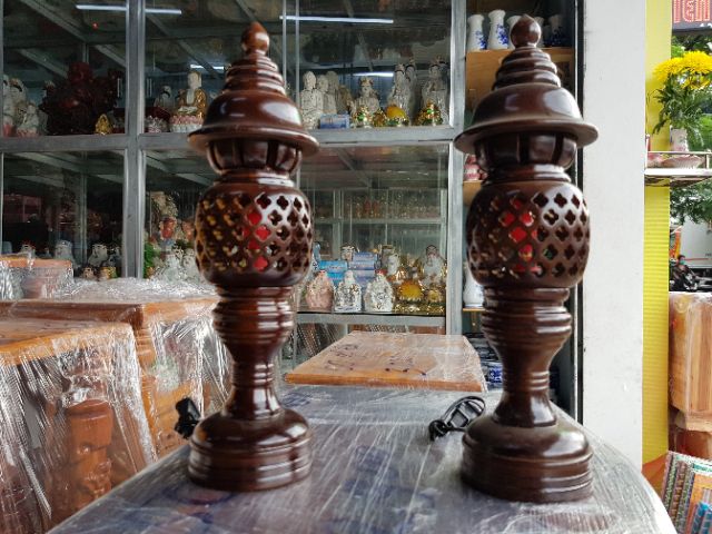 Cặp đèn thờ gỗ tràm bông vàng cao 35 cm